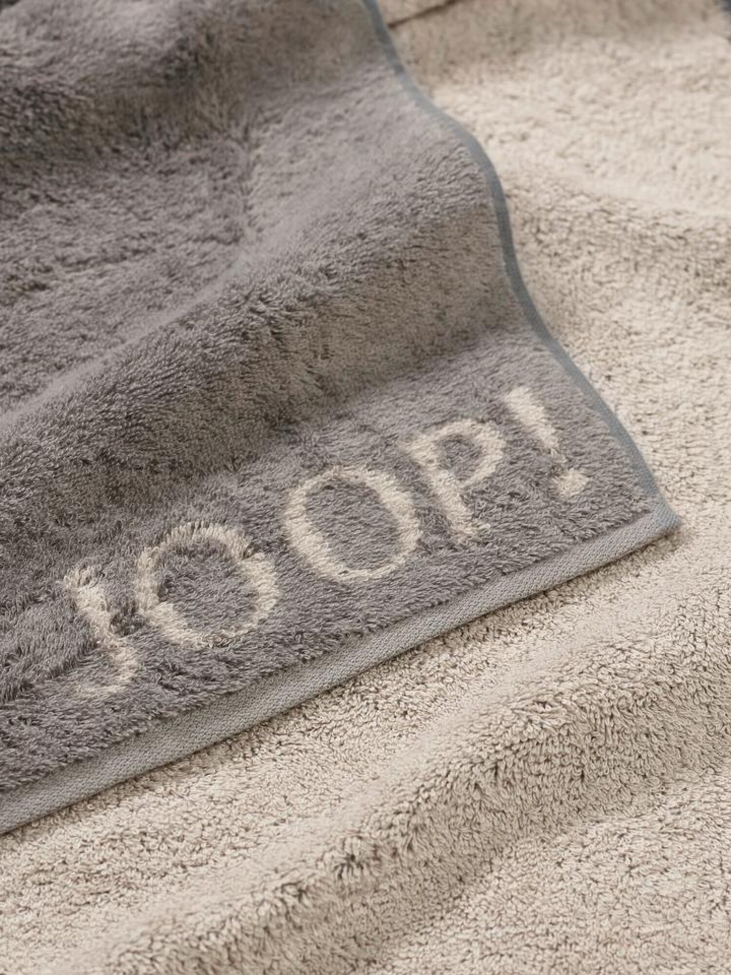JOOP! Toalla 'Doubleface'  camelo / gris humo – imagen 5