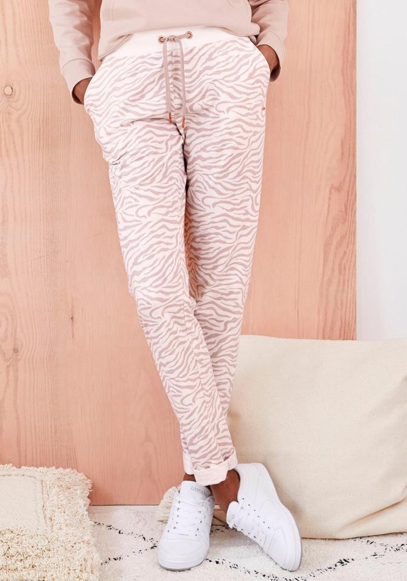 Thumbnail - Hose