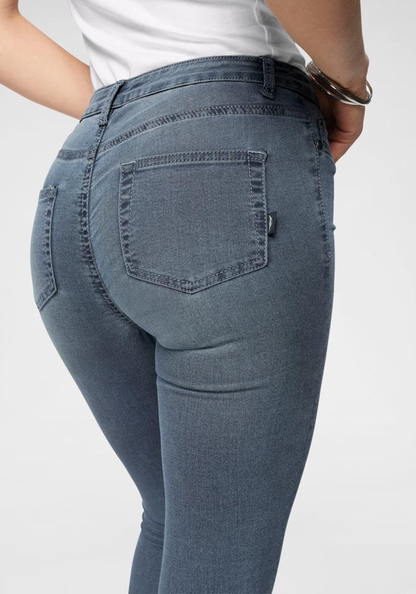 Thumbnail - Jeans
