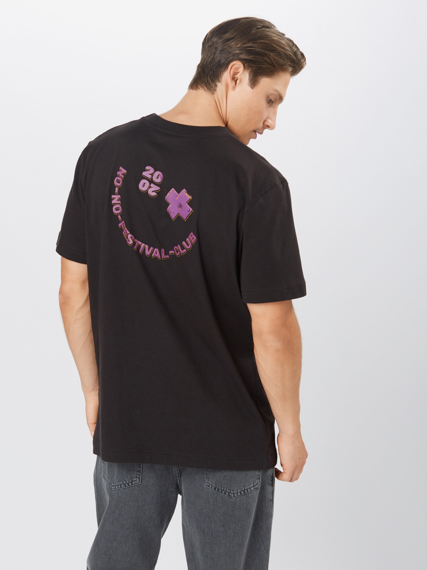 Thumbnail - ABOUT EVERYONE T-Shirt Festival Für Festivals