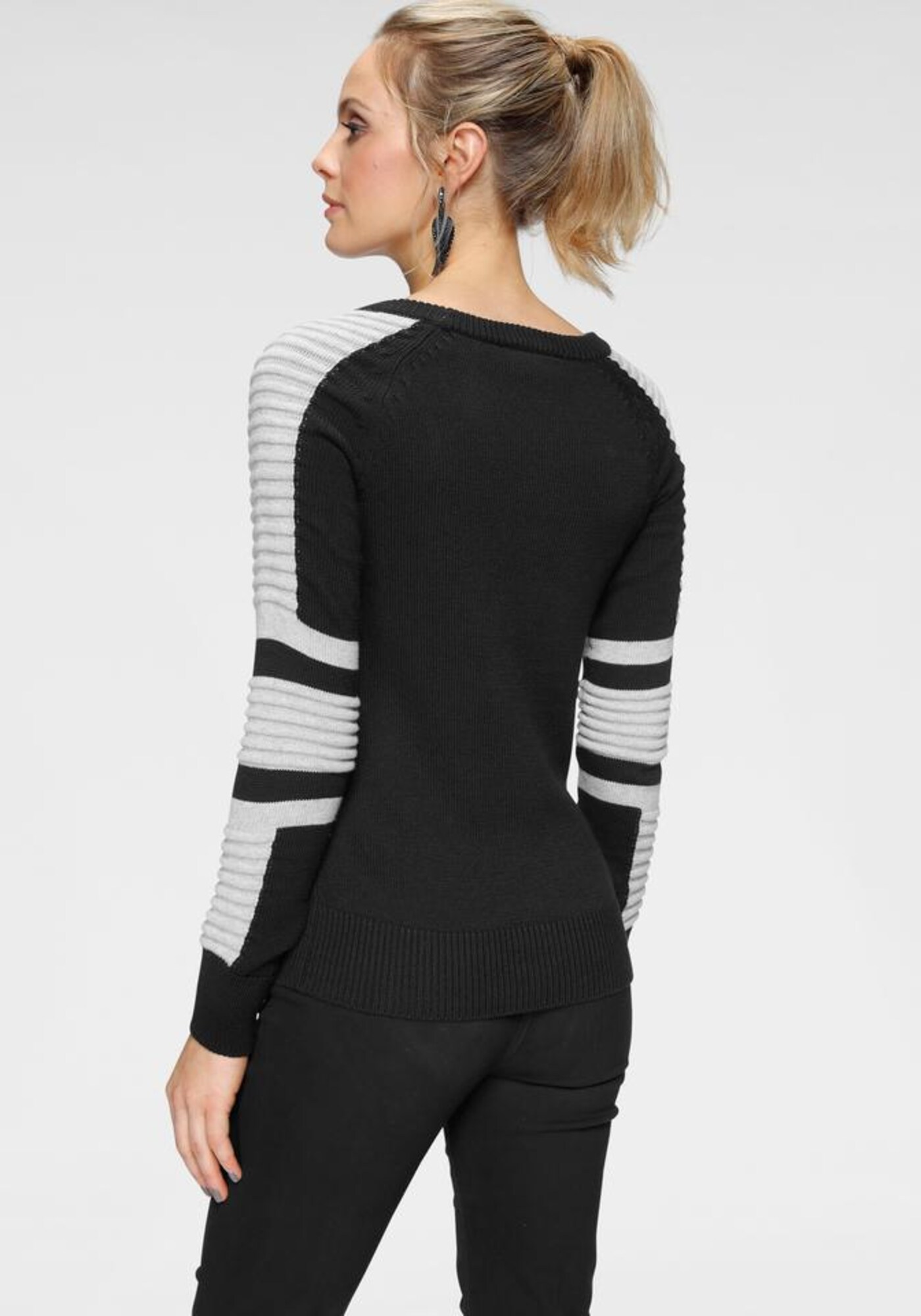 Thumbnail - Pullover