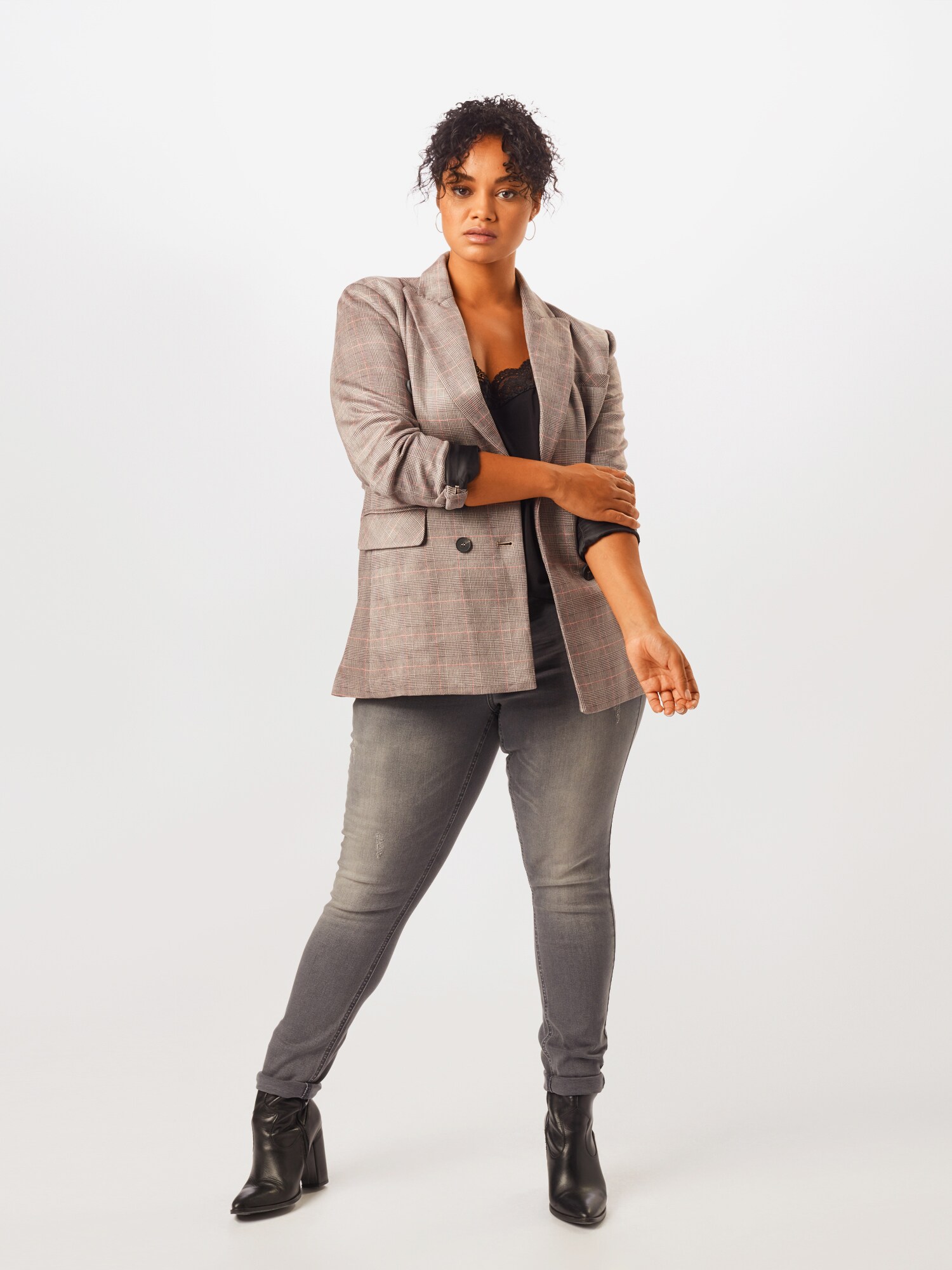 Vero Moda Curve Top 'Ana' čierna (obrázok 4)