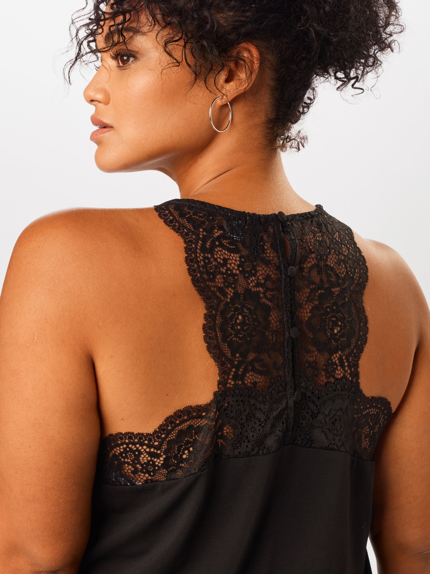 Vero Moda Curve Top 'Ana' čierna (obrázok 5)