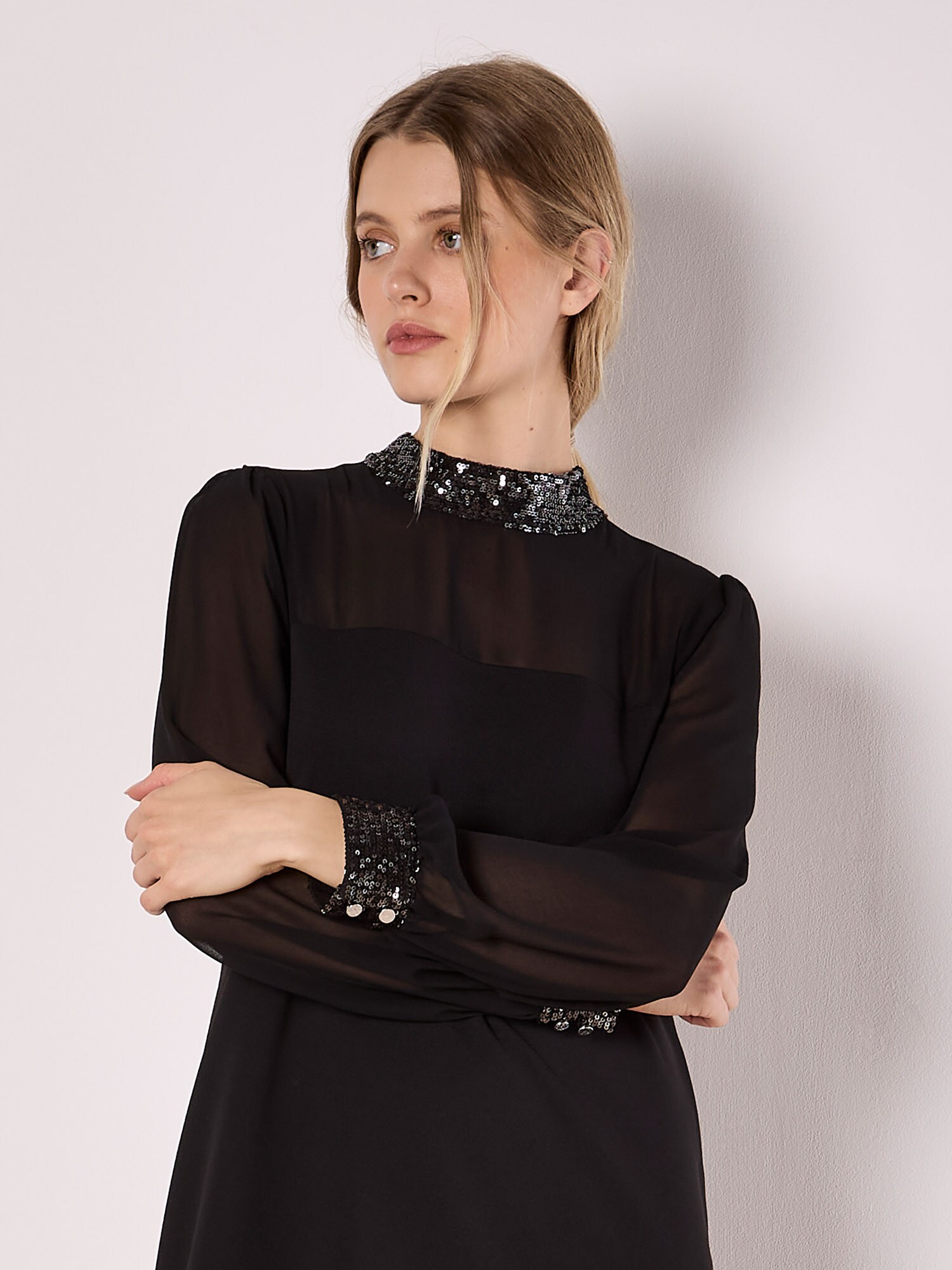 Thumbnail - Apricot Kleid