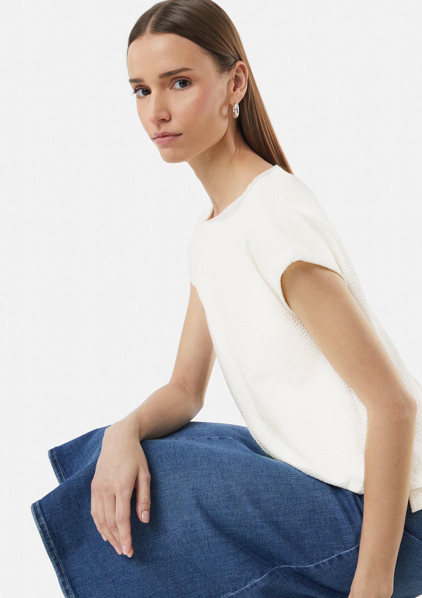 Thumbnail - comma casual identity T-Shirt