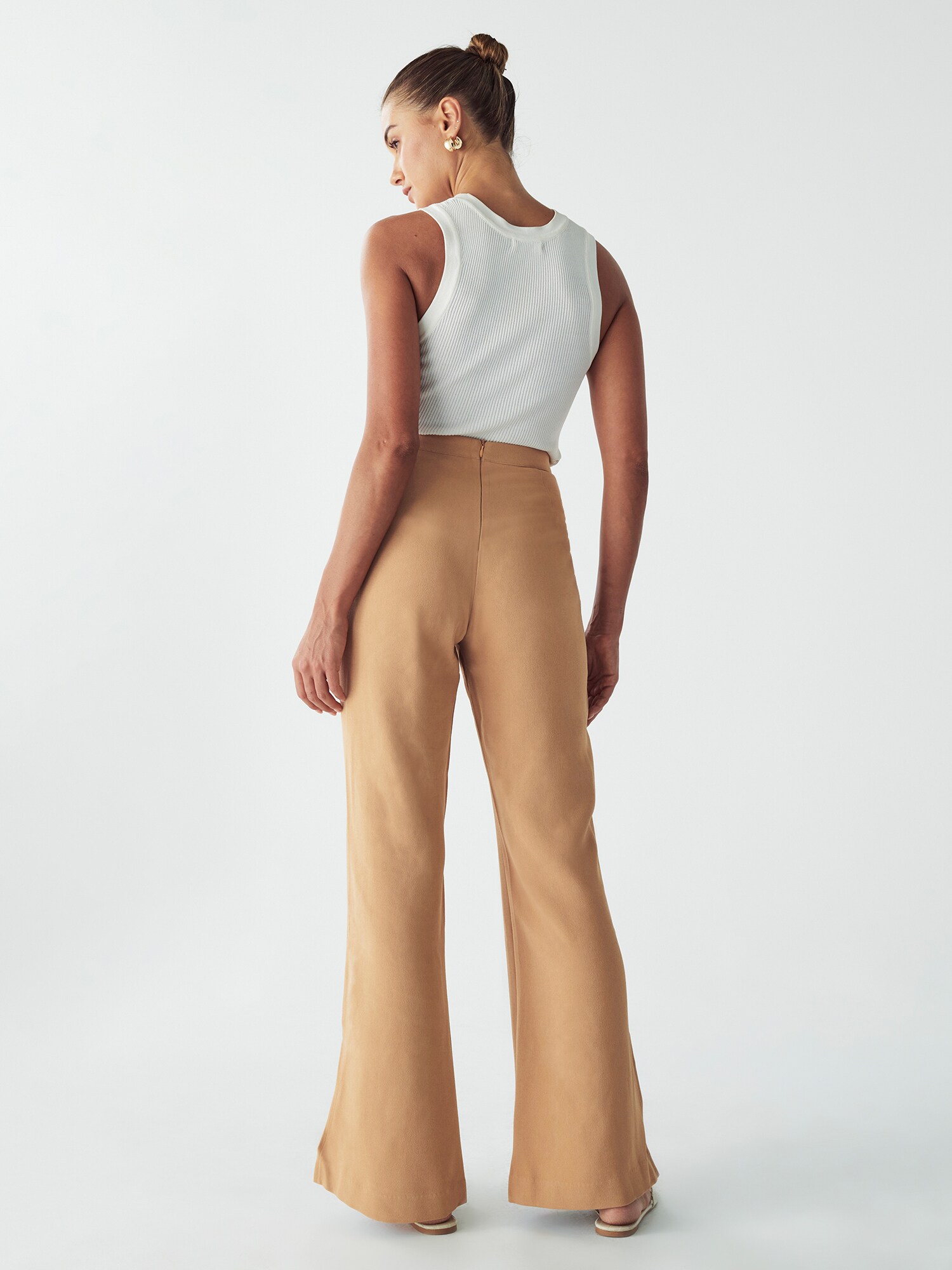 Thumbnail - Willa Hose Haze