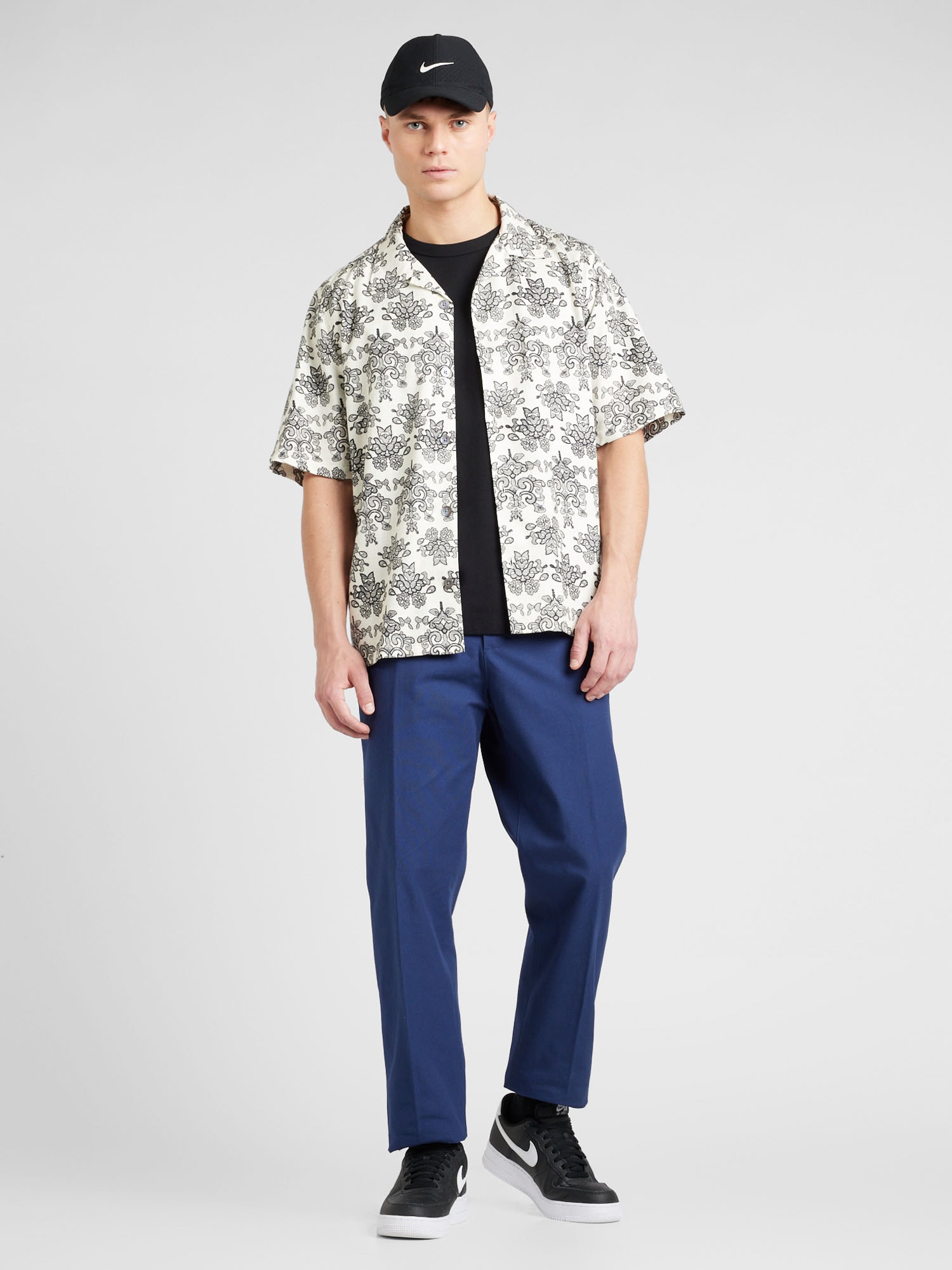 Nike Sportswear Chino nohavice 'CLUB' námornícka modrá (obrázok 4)