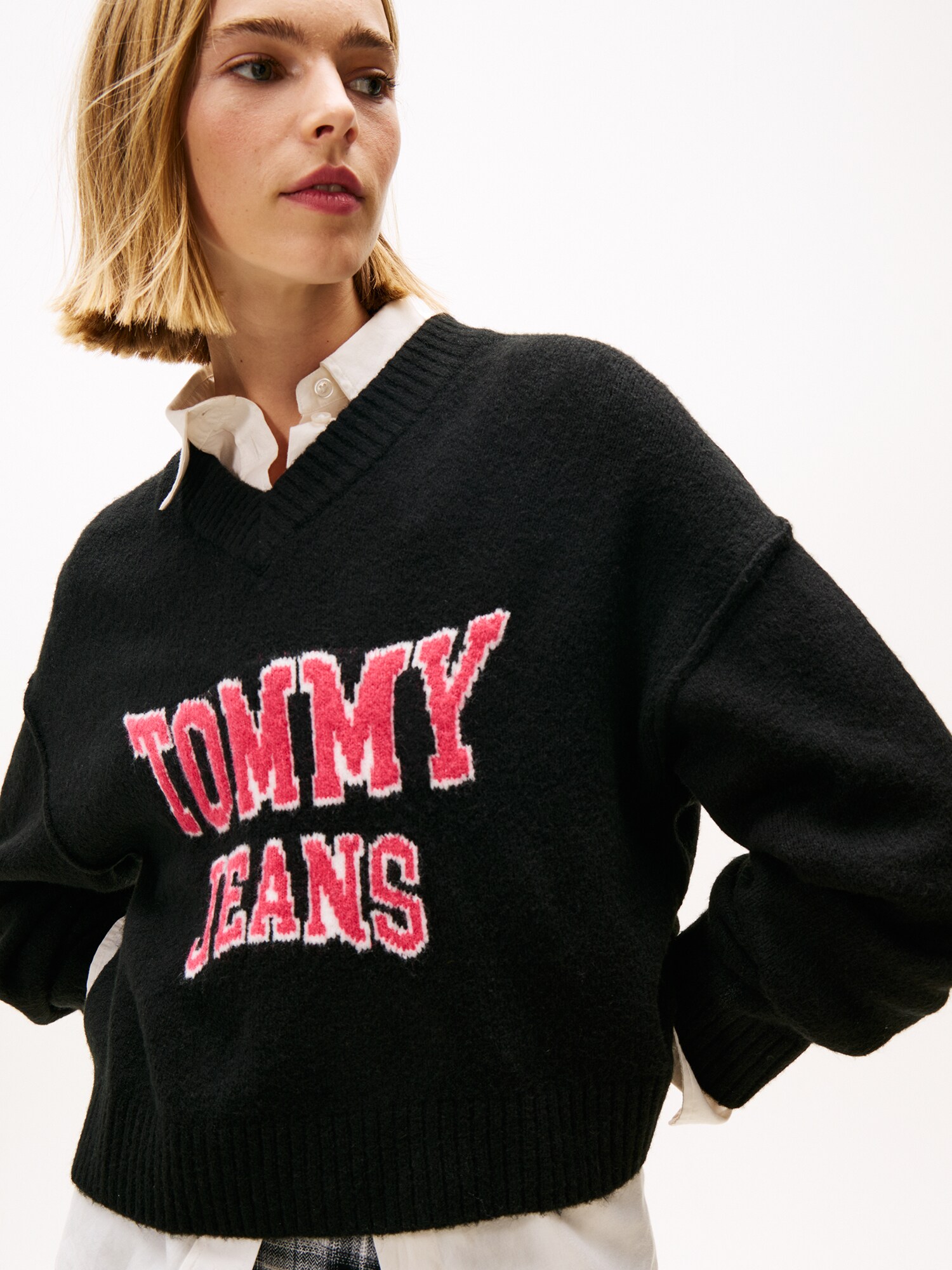 Tommy Jeans Sveter 'VARSITY' svetločervená / čierna / biela (obrázok 5)