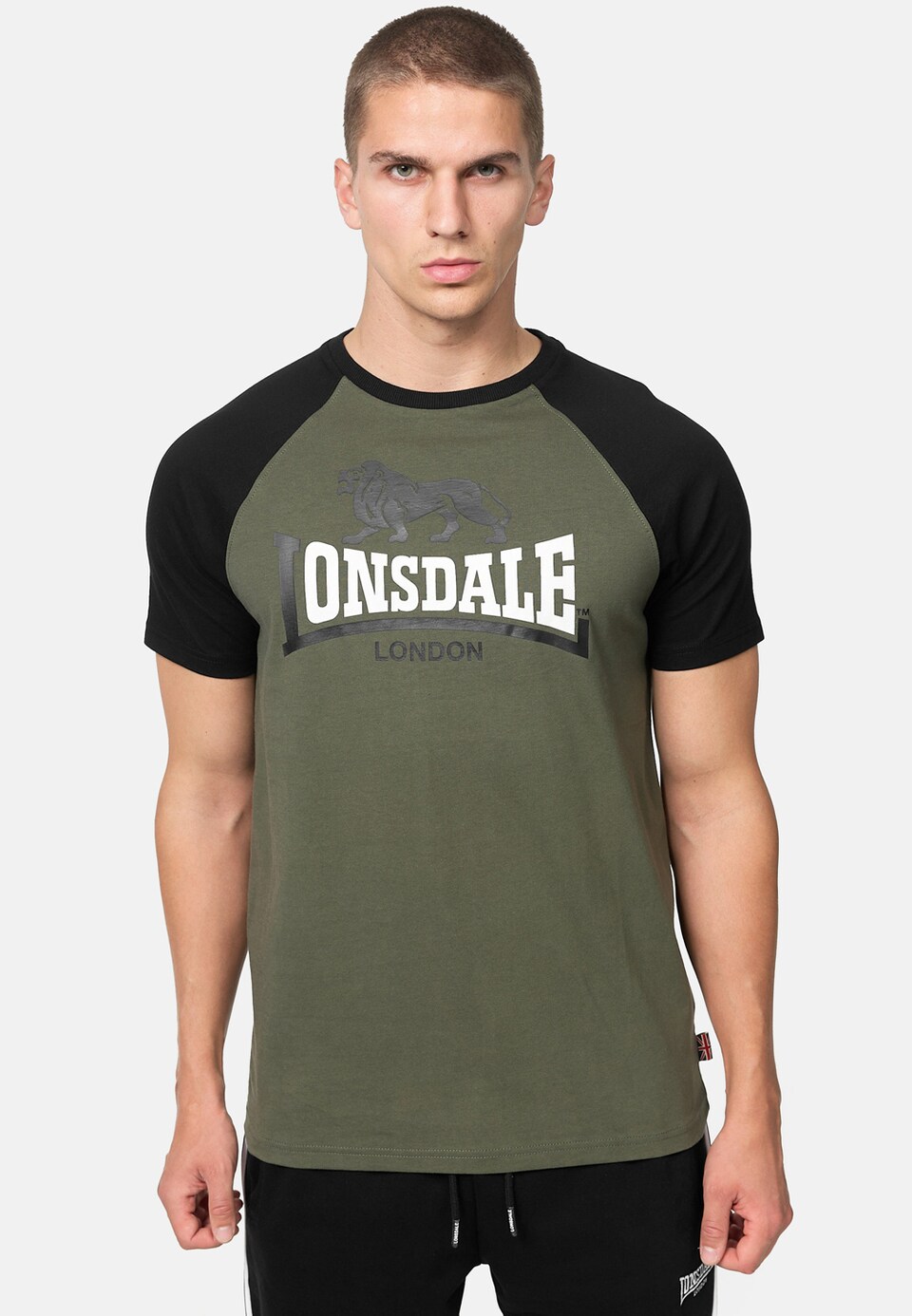 T-shirt 'Magilligan' oliv / svart