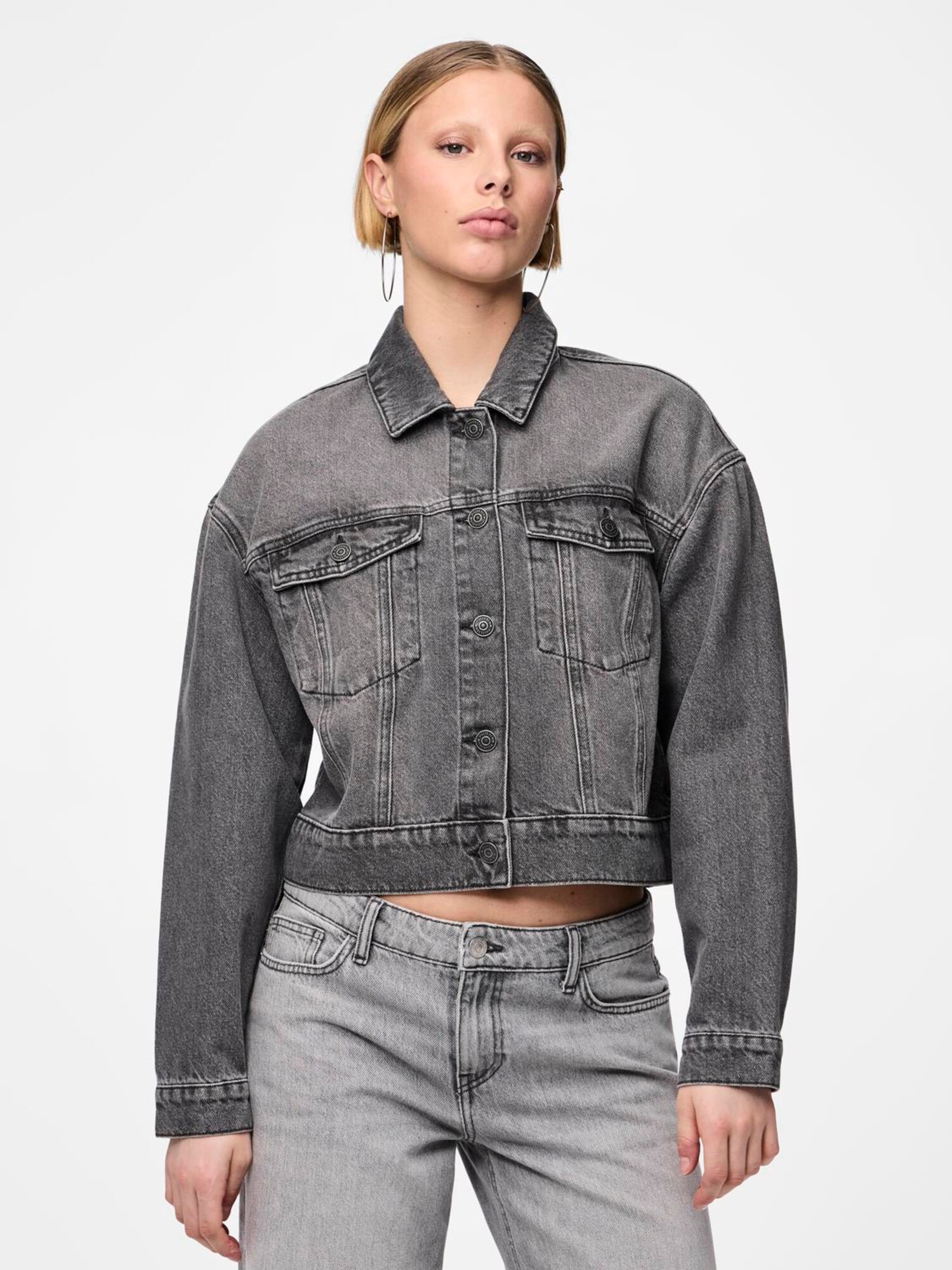 PIECES Prechodná bunda 'NYNNE'  sivý denim