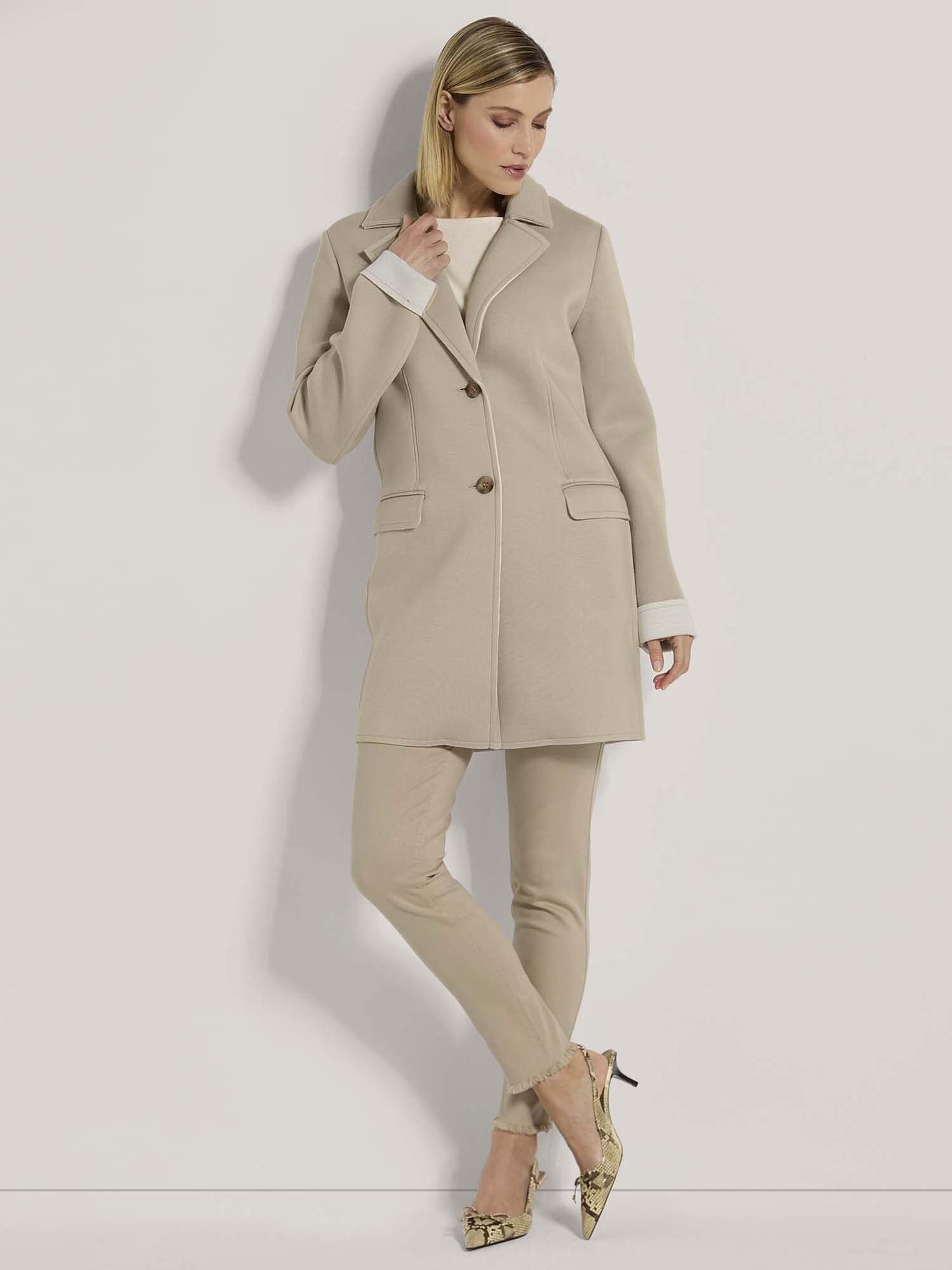 Thumbnail - MADELEINE Mantel