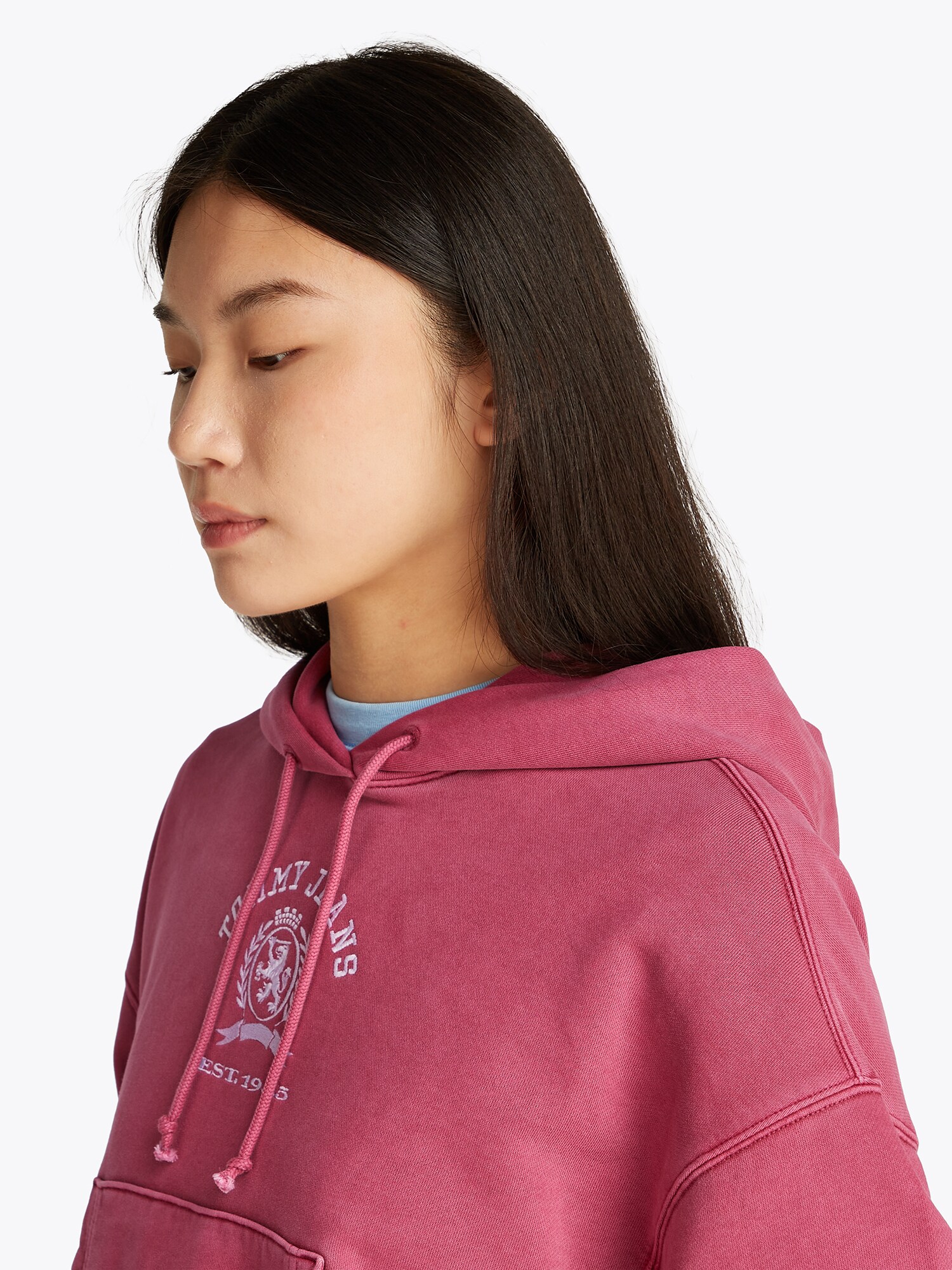 Tommy Jeans Mikina 'VARSITY' burgundská / biela (obrázok 6)