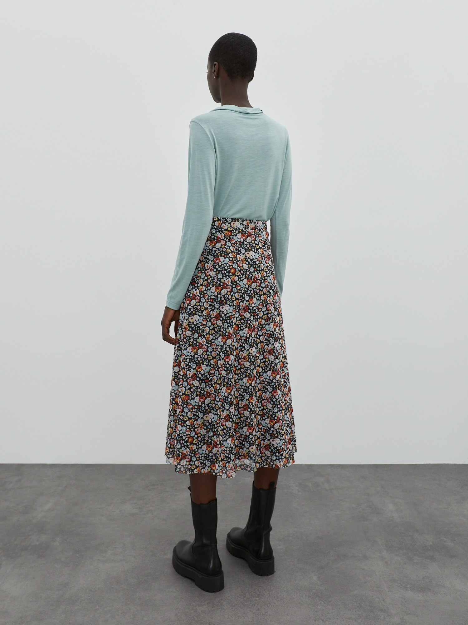 Thumbnail - EDITED Longsleeve Lada