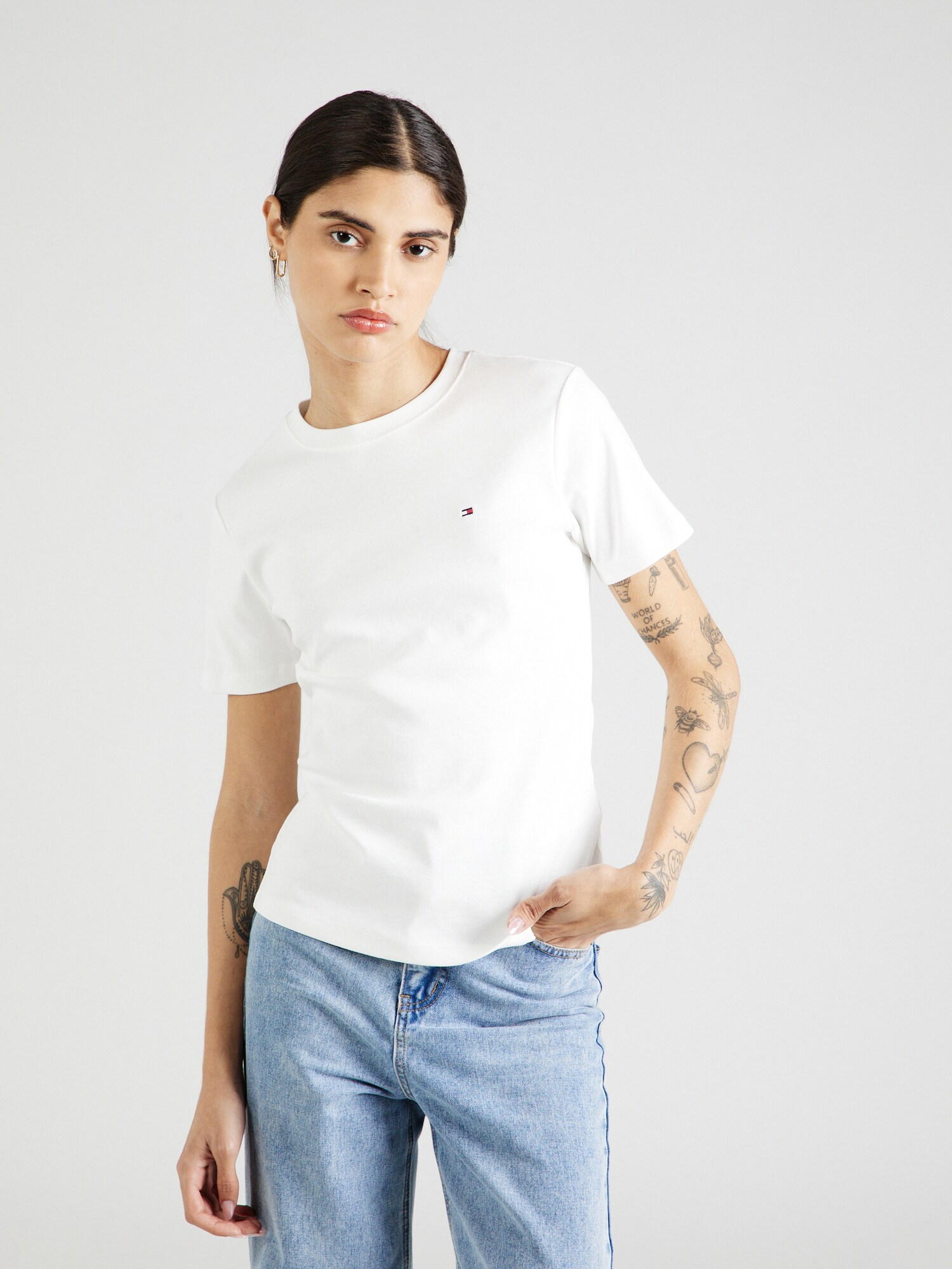 TOMMY HILFIGER Póló 'Cody'  ekrü / tengerészkék / piros / fehér termék 2. képe