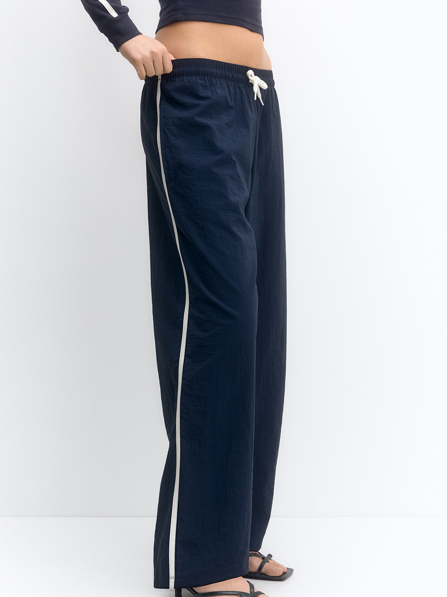 Pull&Bear Nadrág  bézs / tengerészkék termék 2. képe
