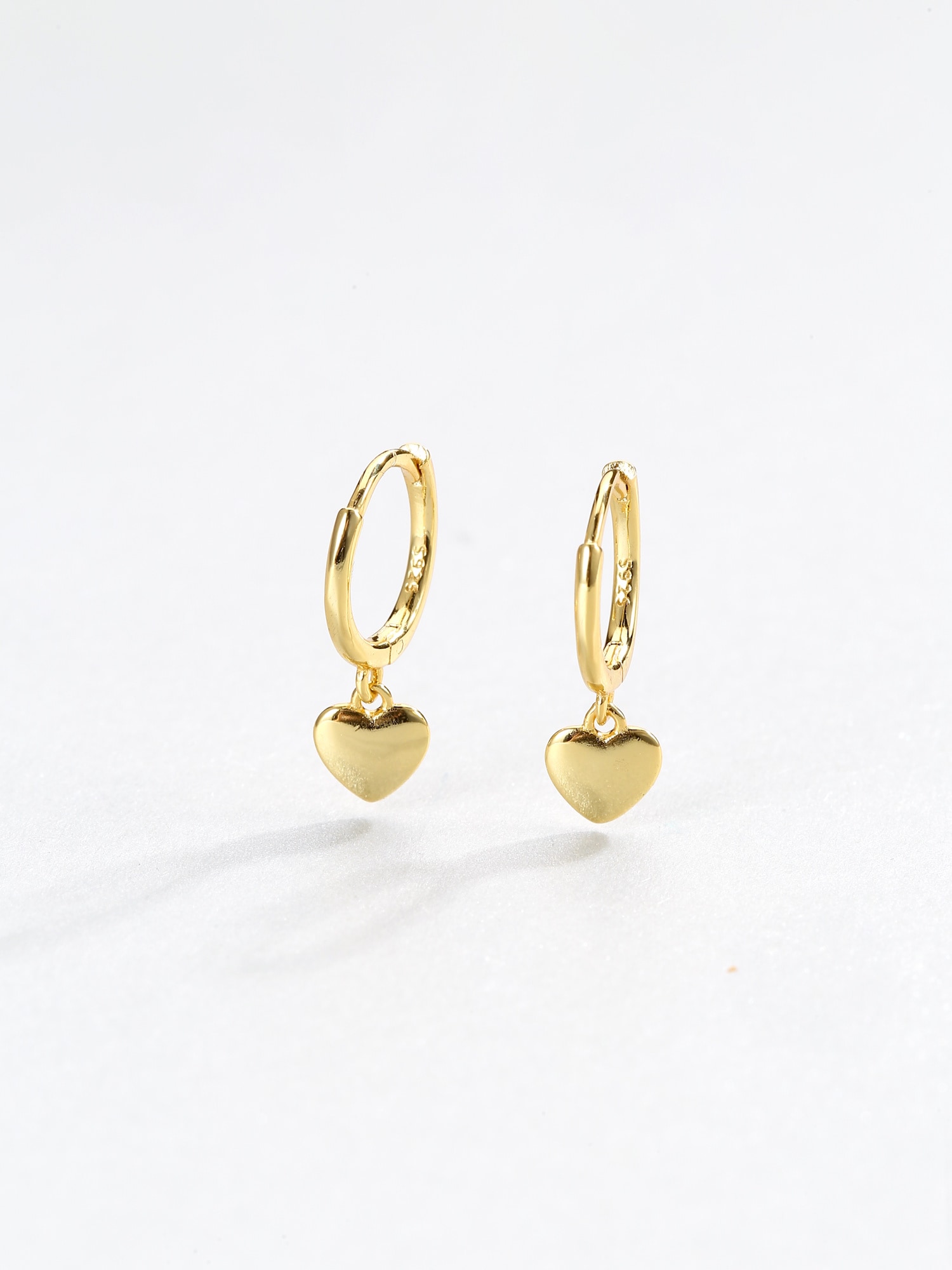 Thumbnail - Hey Happiness Ohrringe Heart Huggie