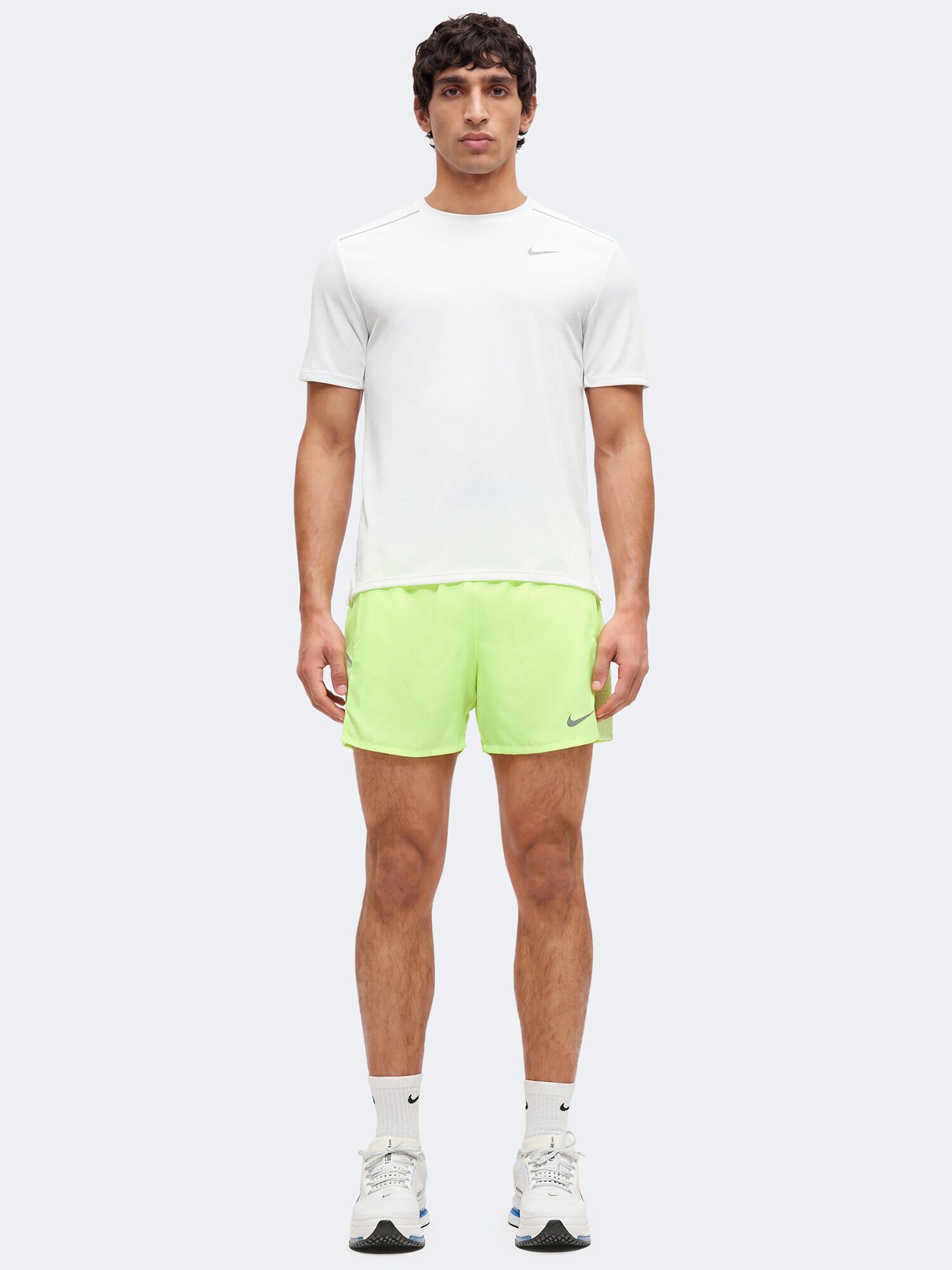 NIKE Camiseta funcional 'MILER'  gris / blanco – imagen 4