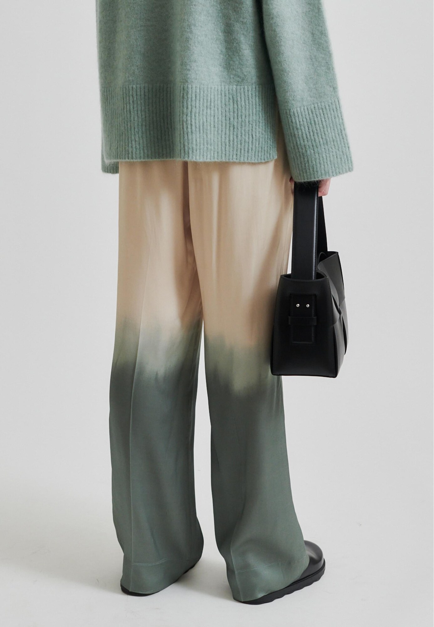 Thumbnail - SECOND FEMALE Hose Avora