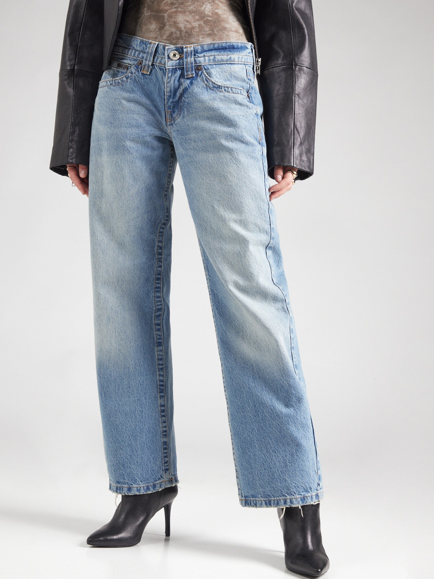 BDG Urban Outfitters Farmer 'KAYLA'  világoskék termék 2. képe