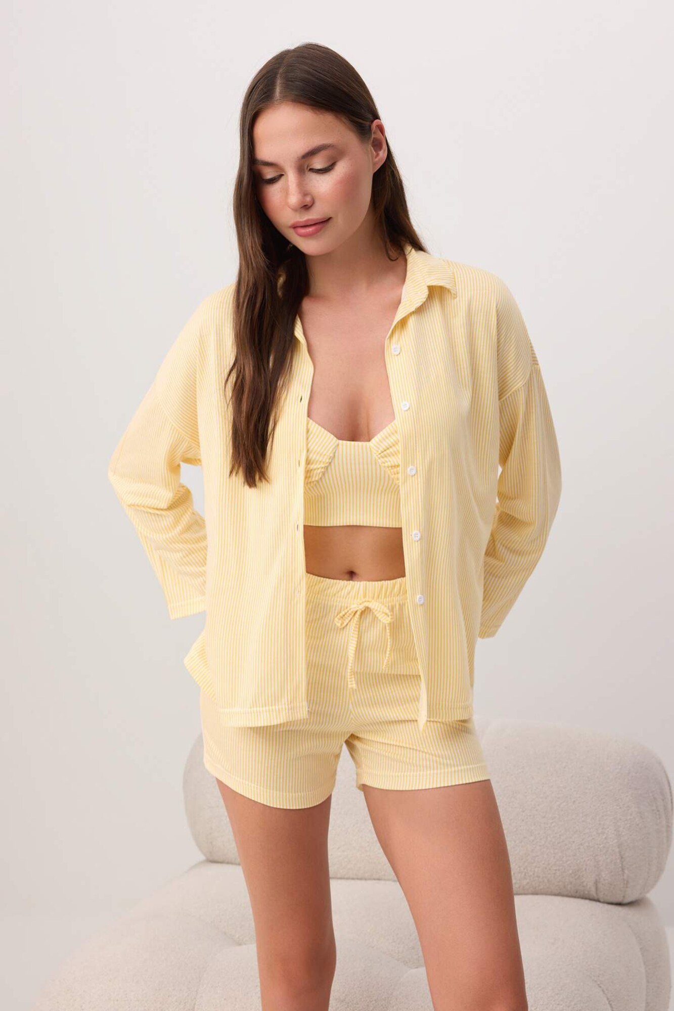 Trendyol Pantaloni scurți galben / alb