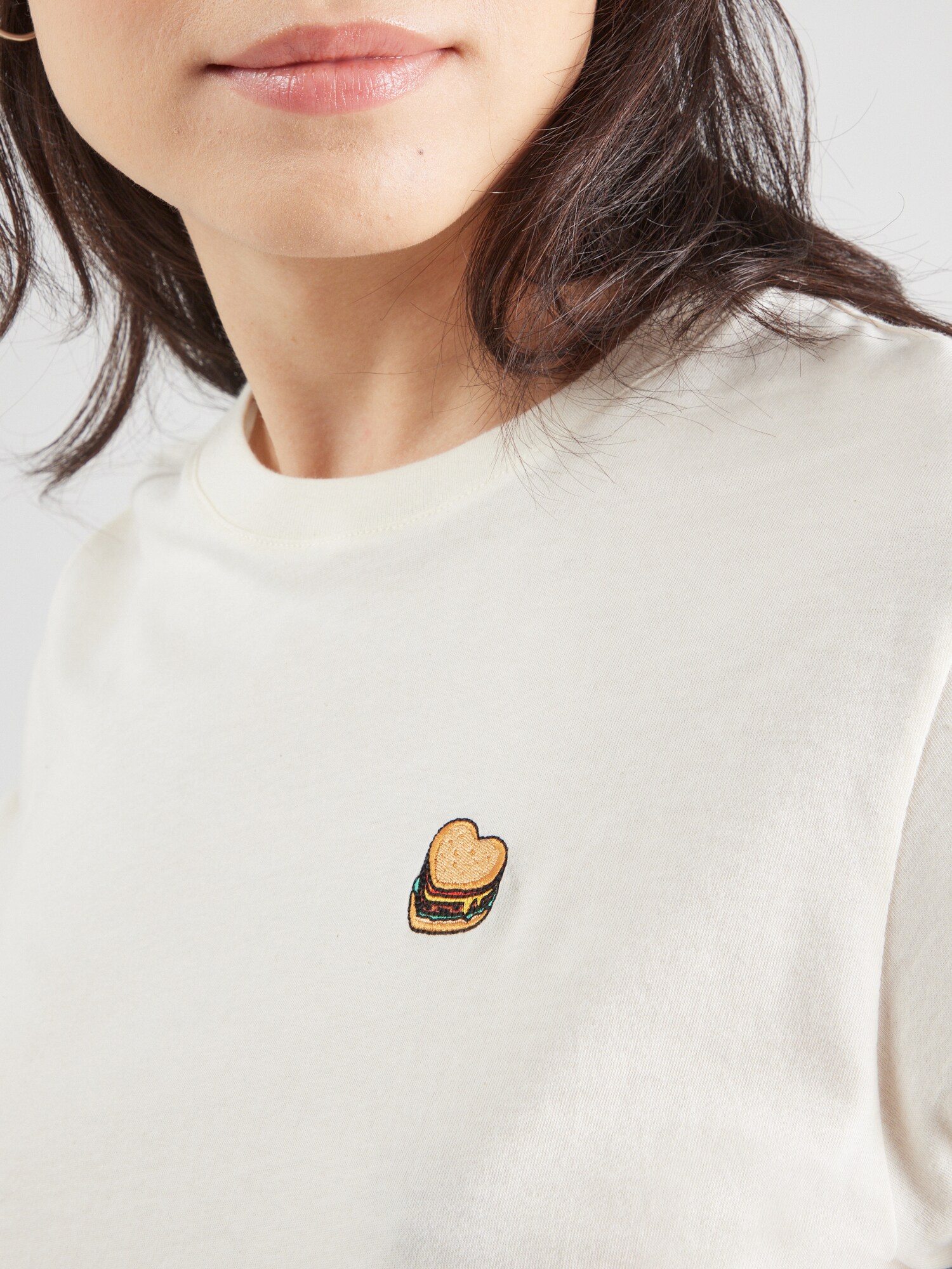 Iriedaily Tričko 'Burger Love' béžová (obrázok 5)