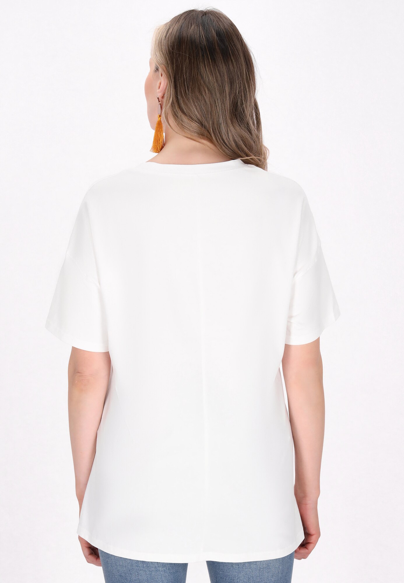 Thumbnail - usha FESTIVAL T-Shirt Fashion Look