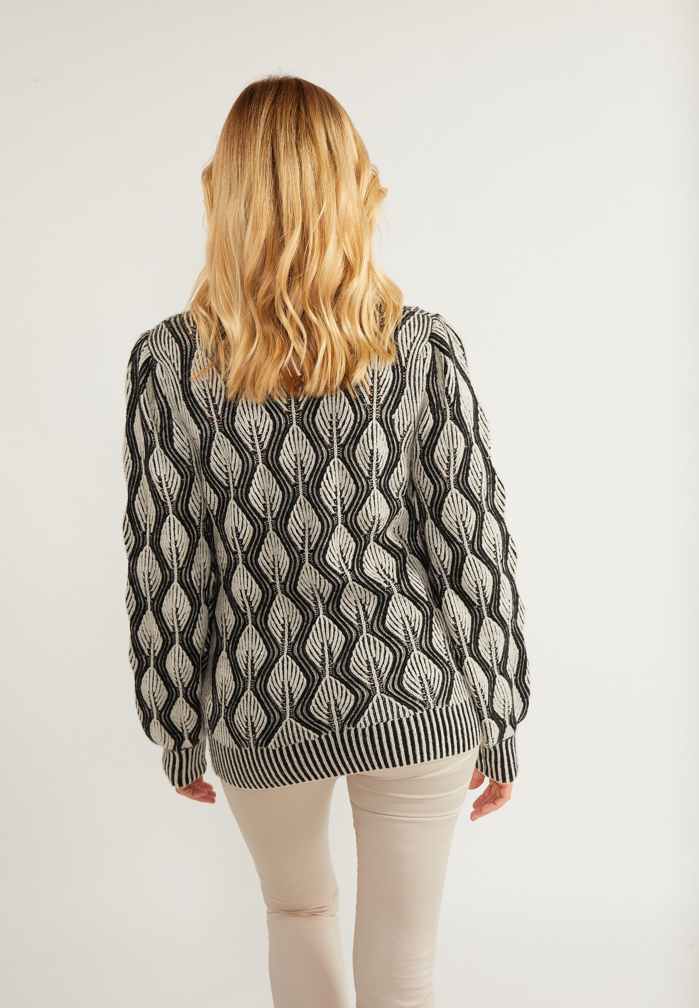 Thumbnail - Usha Pullover
