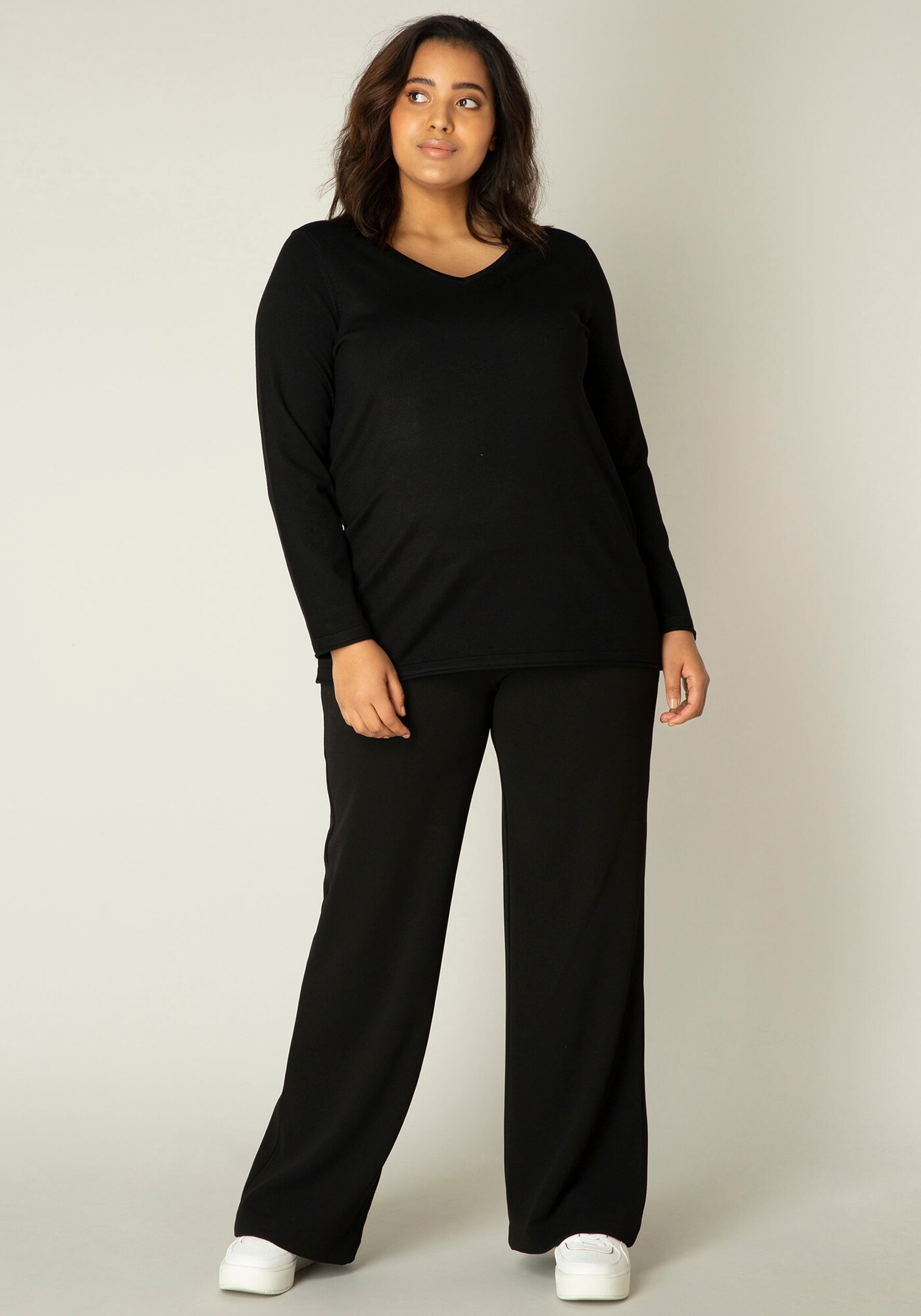 Thumbnail - BASE LEVEL CURVY Pullover
