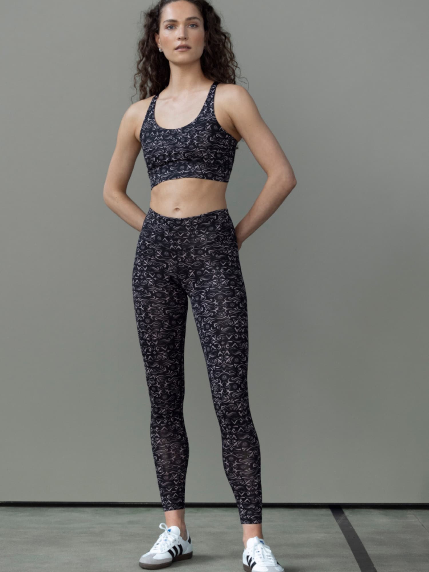 Hey Honey Sujetador deportivo 'Criss Cross'  gris oscuro