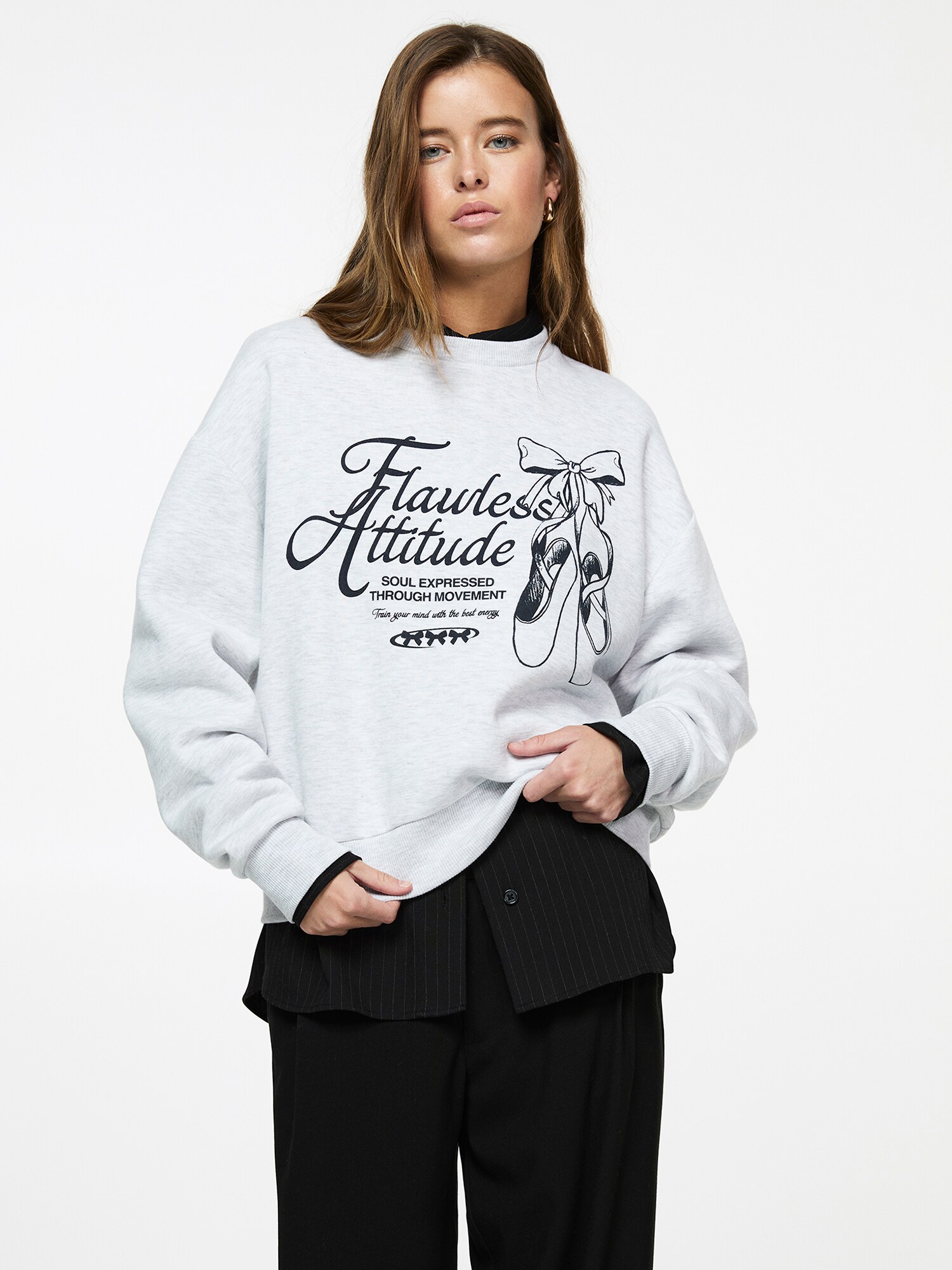 Pull&Bear Tréning póló  szürke / fekete termék 2. képe