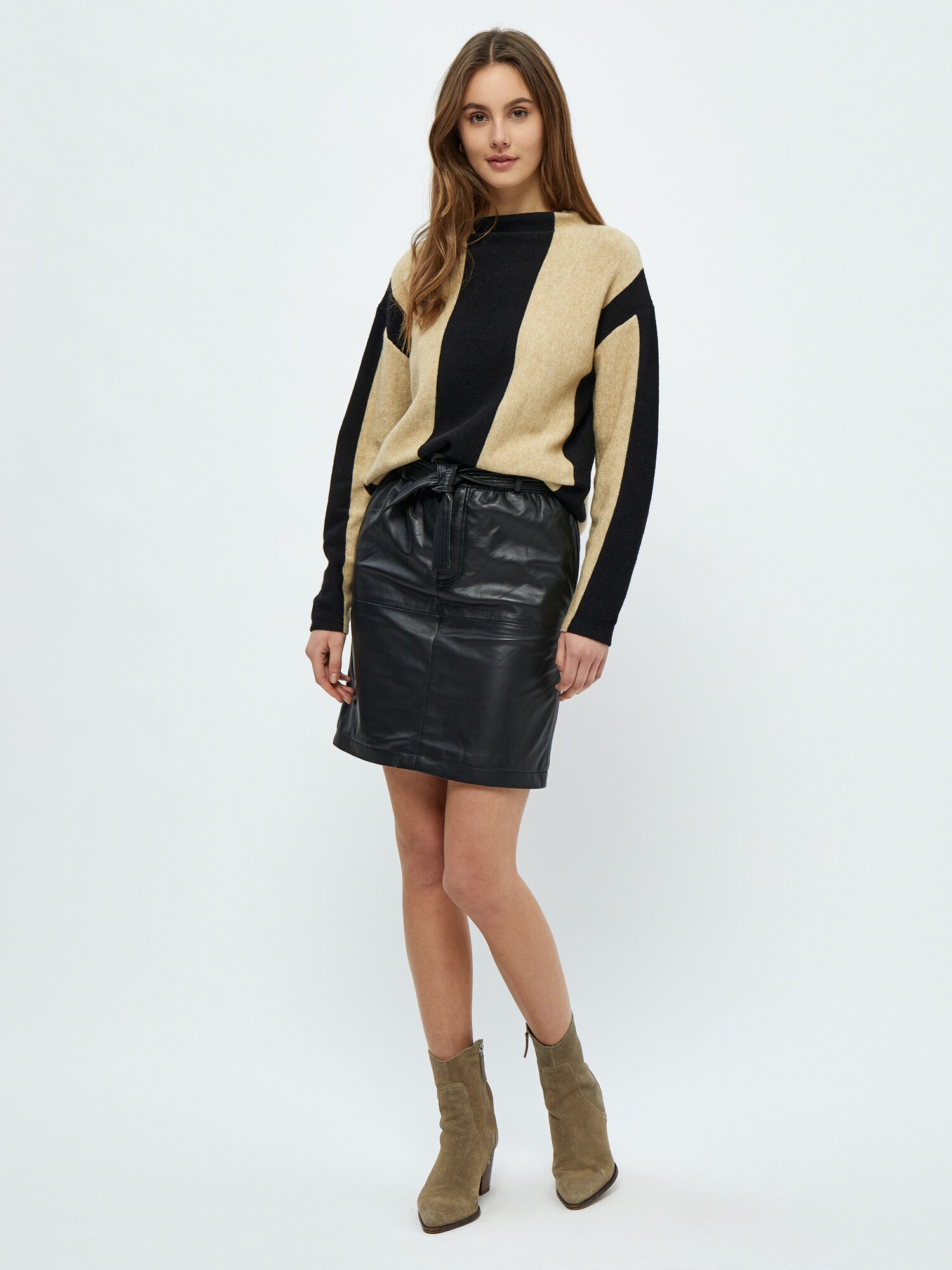 Thumbnail - minus Rock Jessi