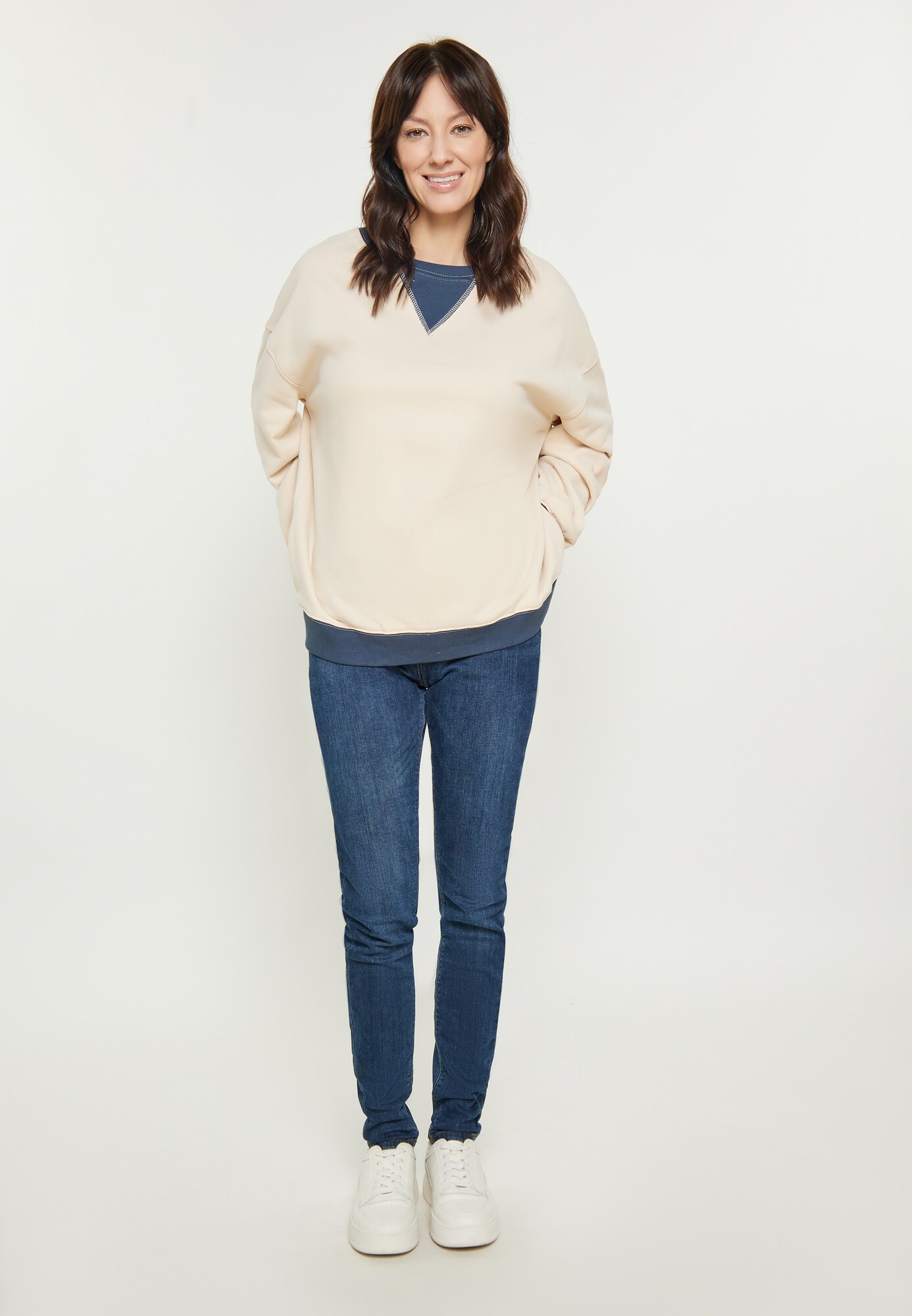 Thumbnail - usha BLUE LABEL Sweatshirt