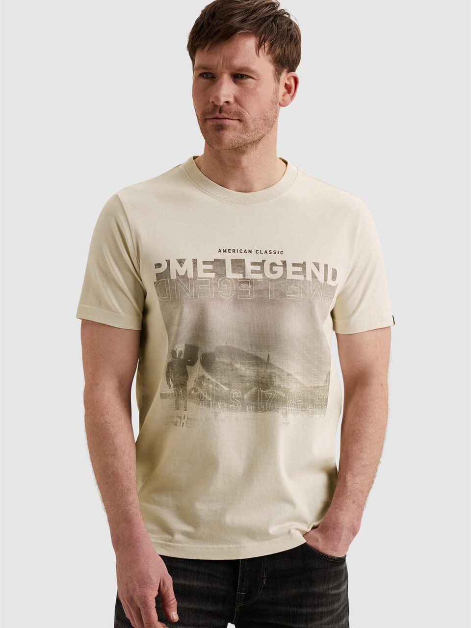 T-shirt 'T-shirt in jersey with artwork on the chest'