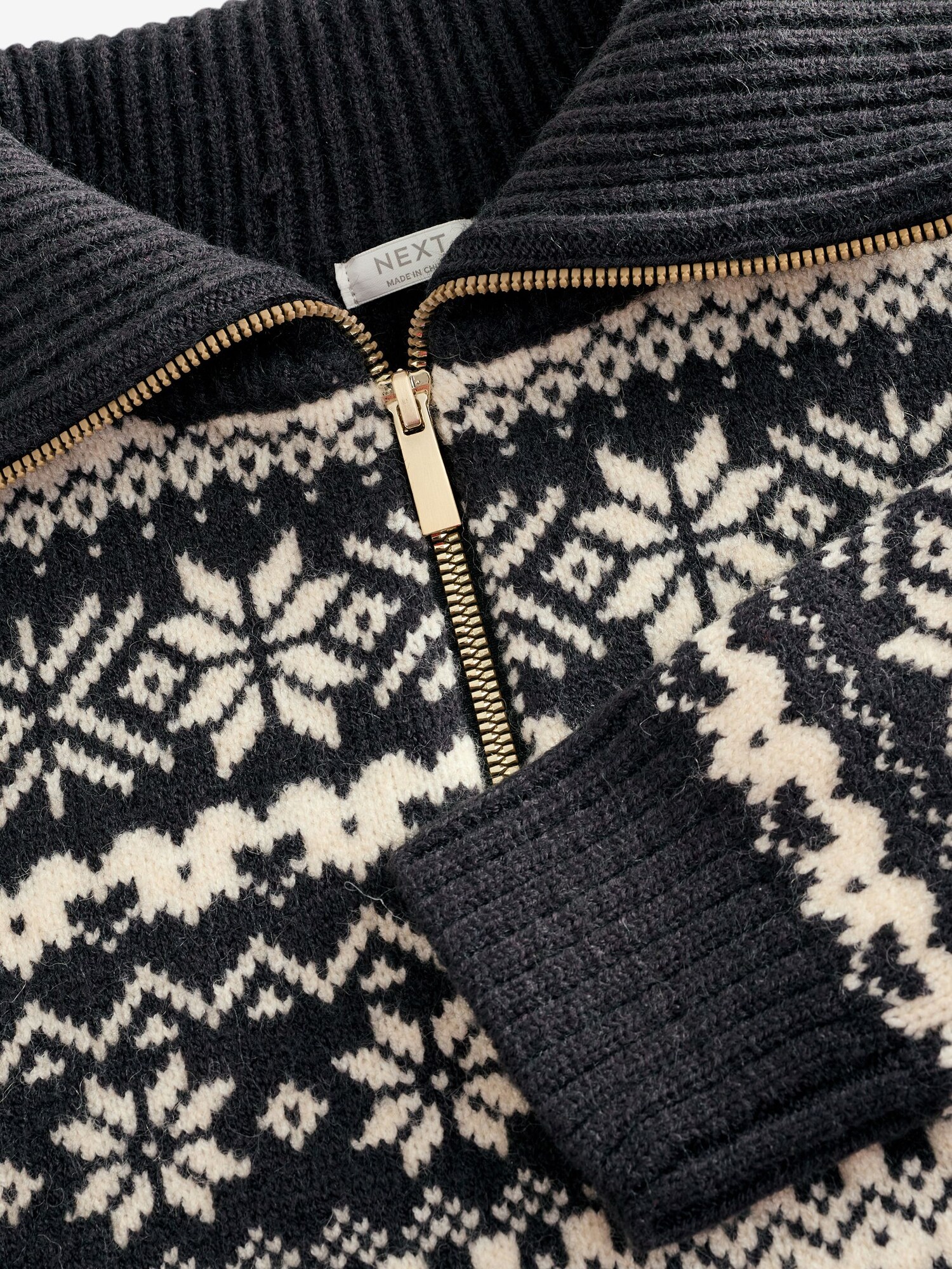Thumbnail - Pullover