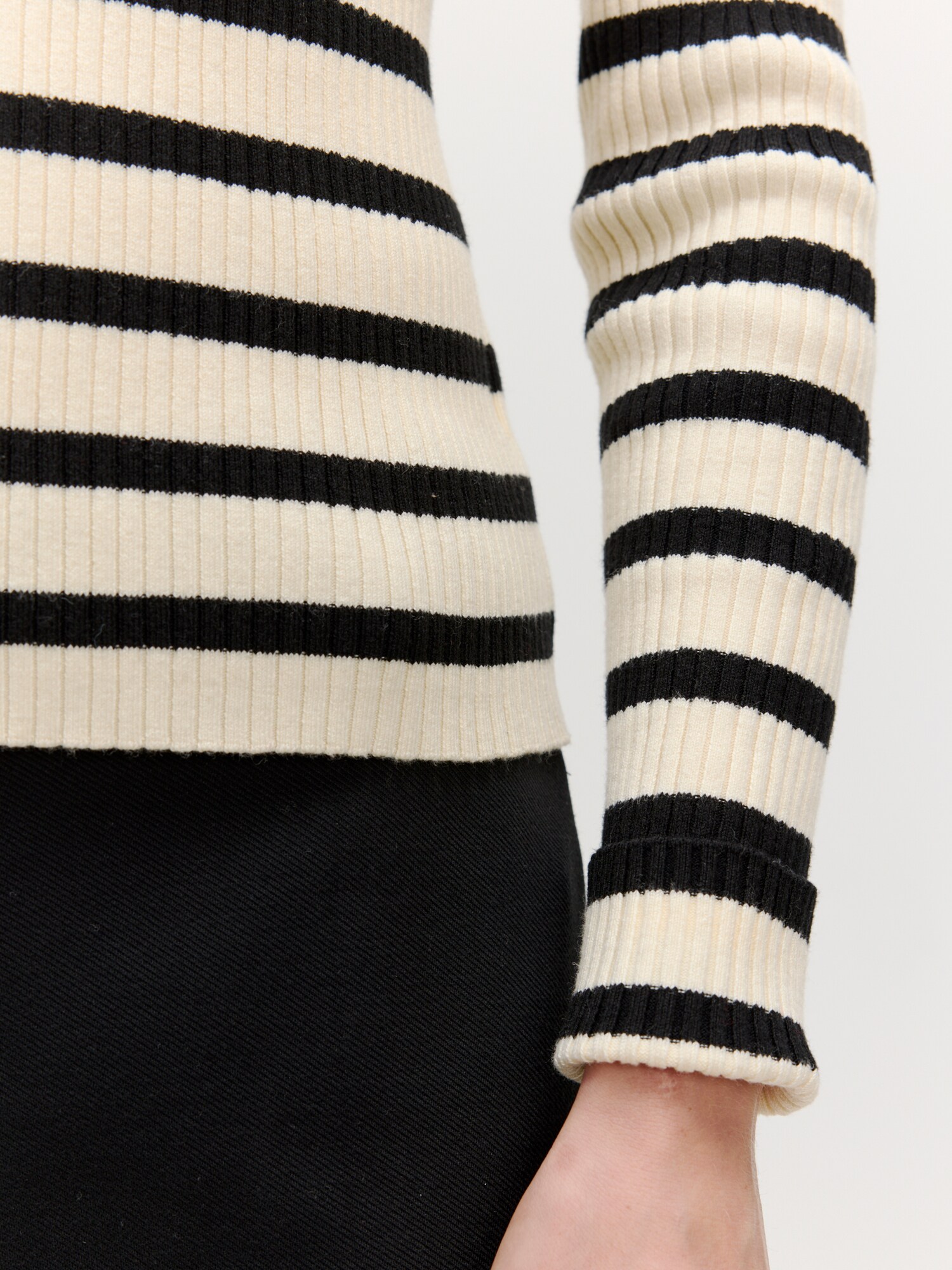 Thumbnail - EDITED Pullover Alison