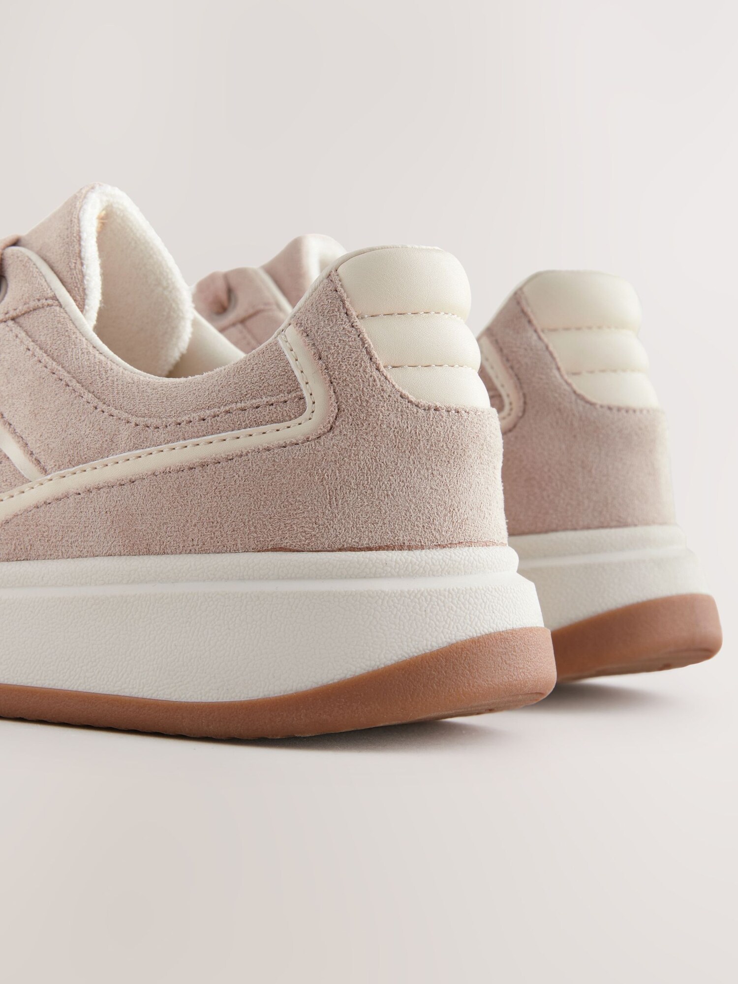 Thumbnail - Next Sneaker