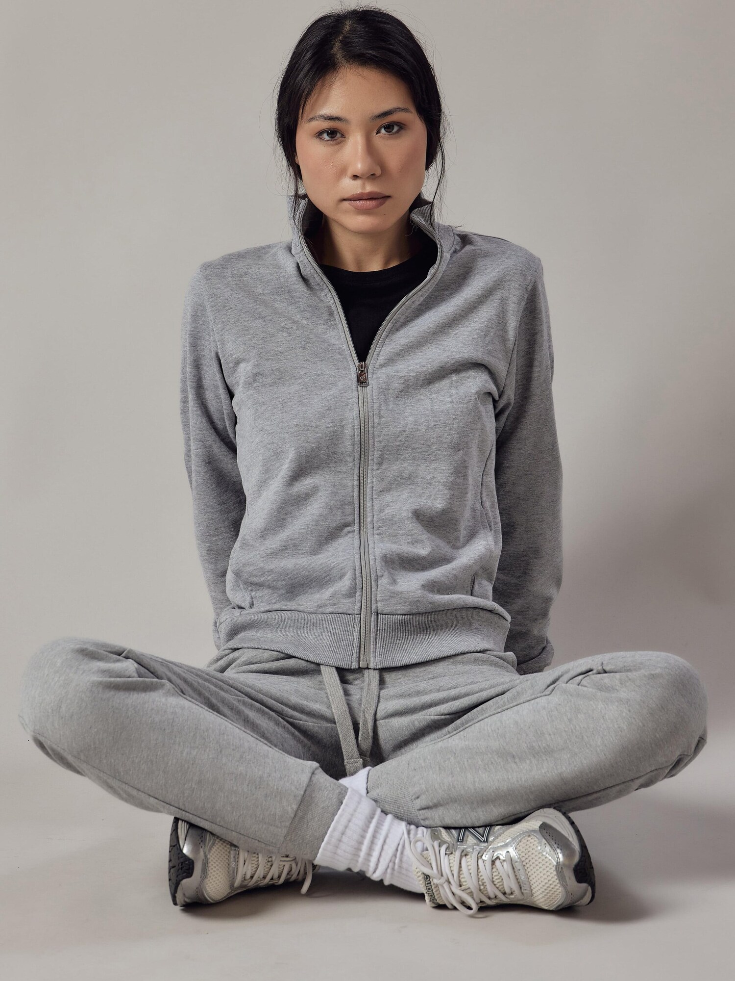 OWN Off With Nature Sweater majica 'Felpa con Zip' svijetlosiva