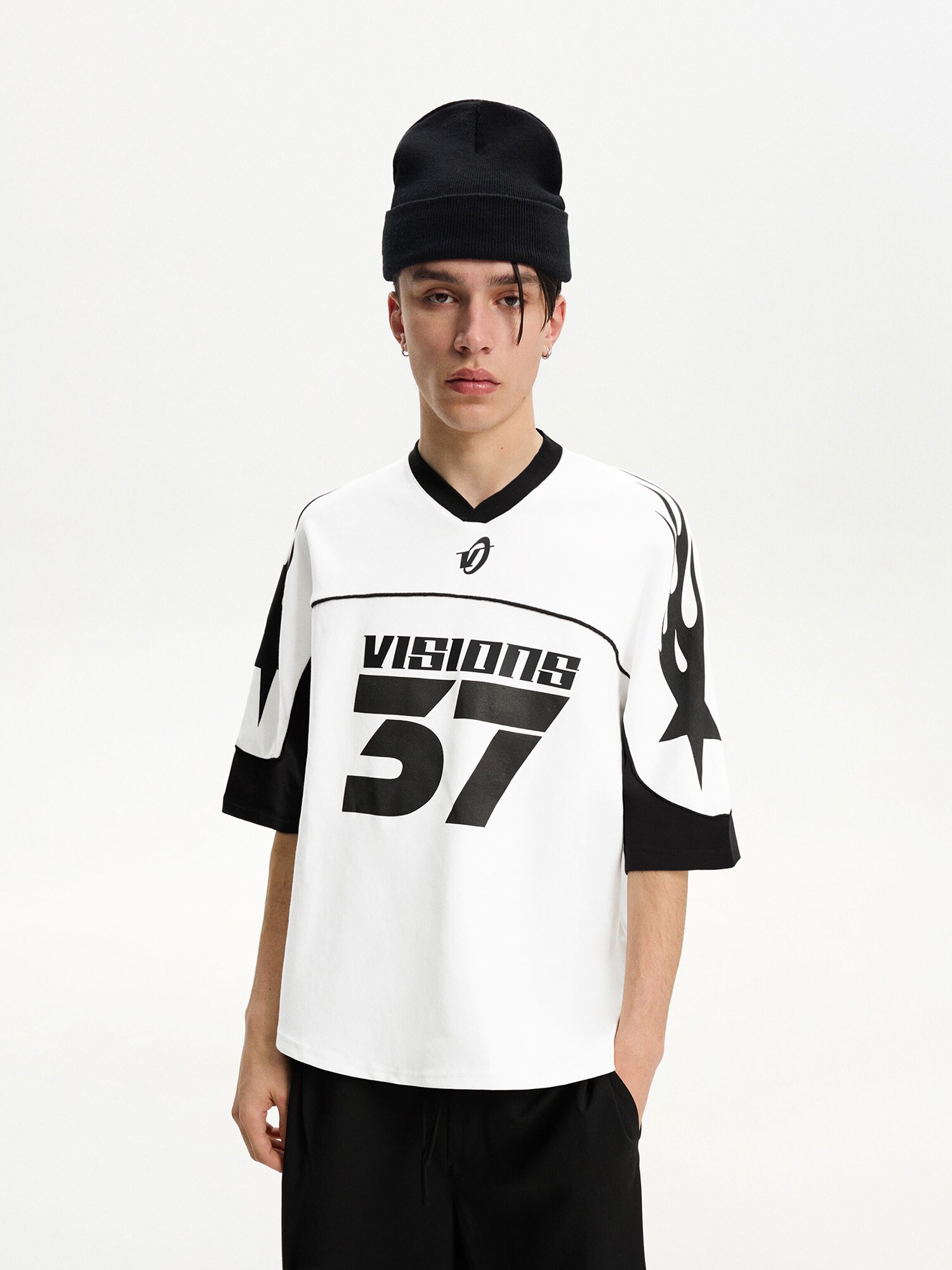 Bershka Póló 'VISIONS37'  fekete / fehér termék 2. képe