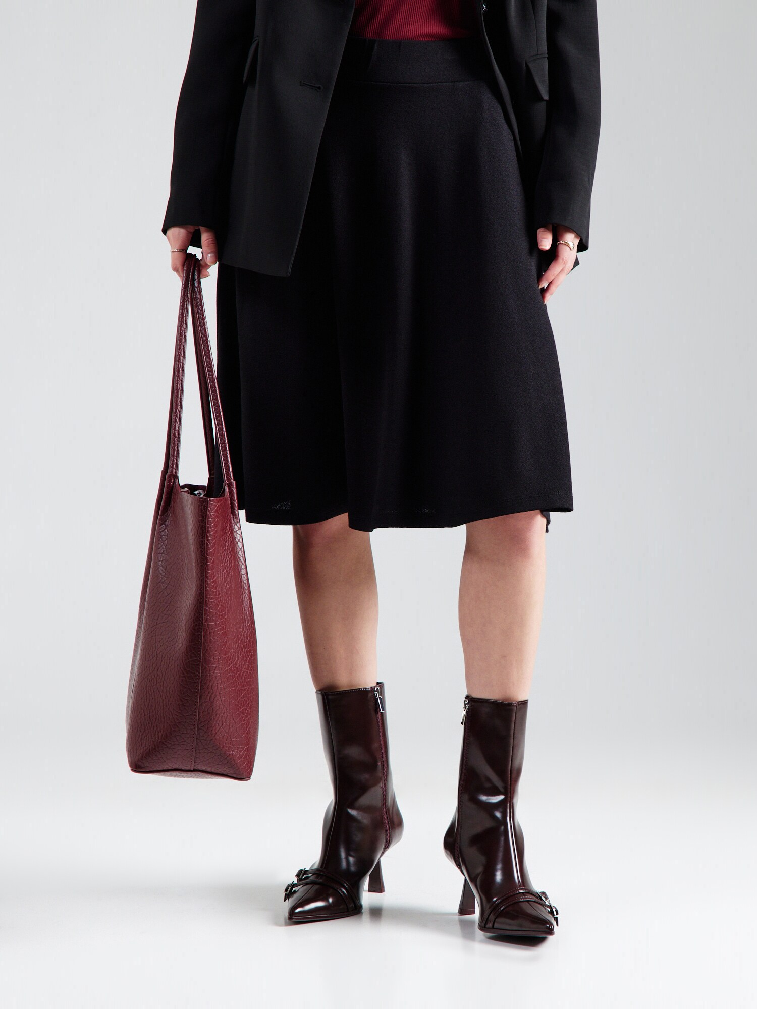 Thumbnail - King Louie Rock Serena