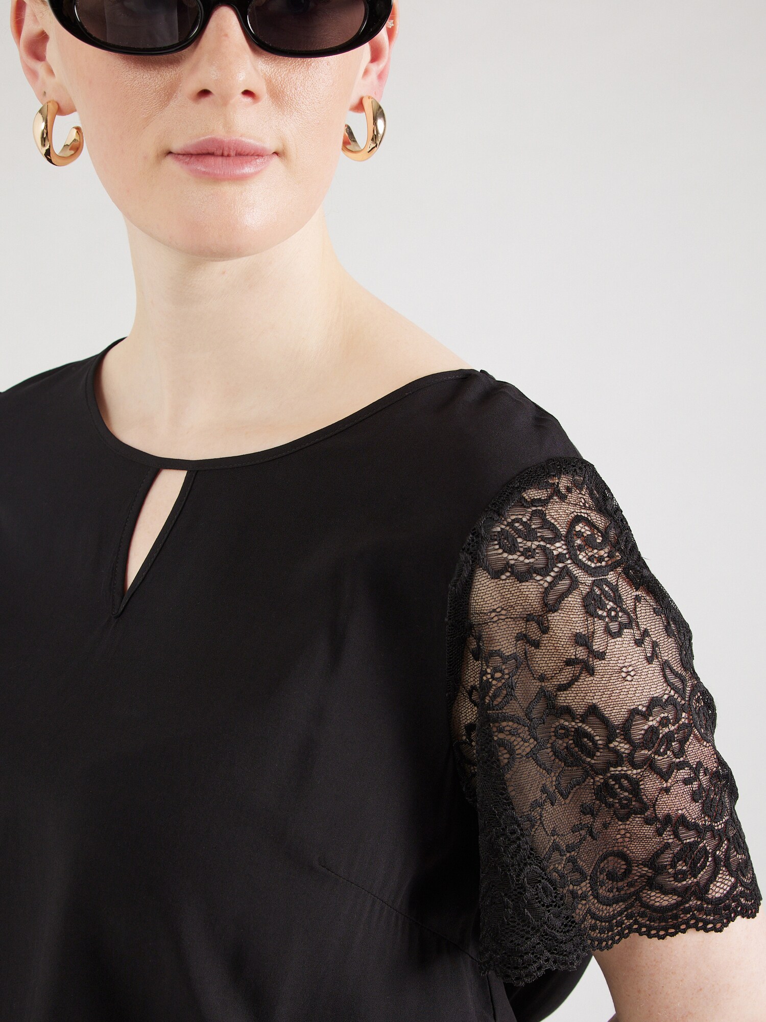 Vero Moda Curve Blúzka 'VMCRusk' čierna (obrázok 5)