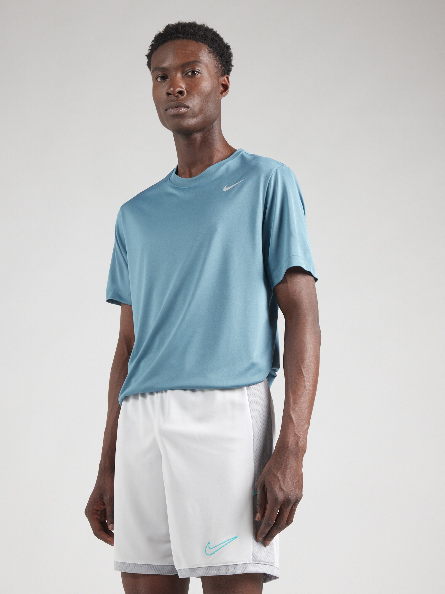 NIKE Funkcionális felső  világoskék / fehér termék 2. képe