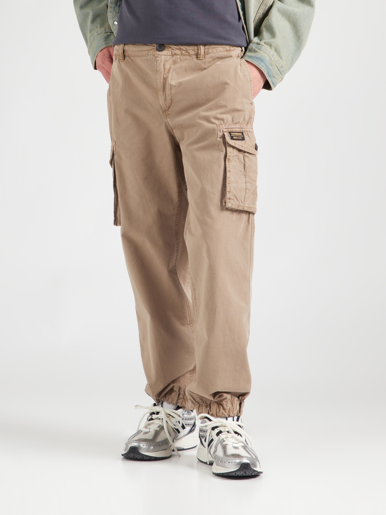 Superdry Cargo nadrágok  cappuccinobarna termék 2. képe