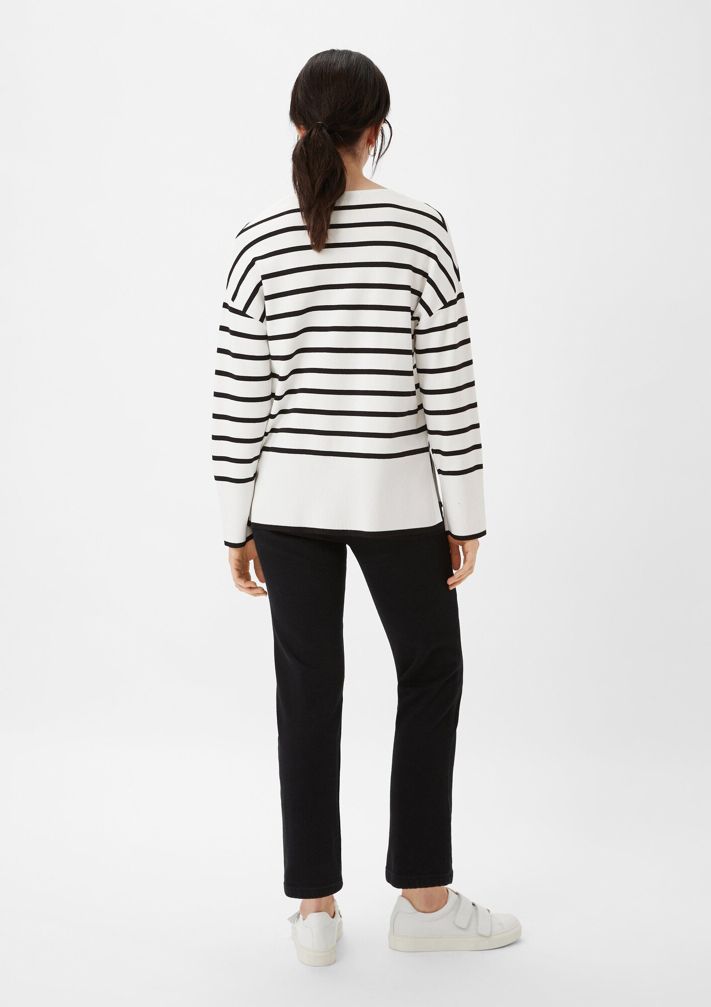 Thumbnail - comma casual identity Pullover