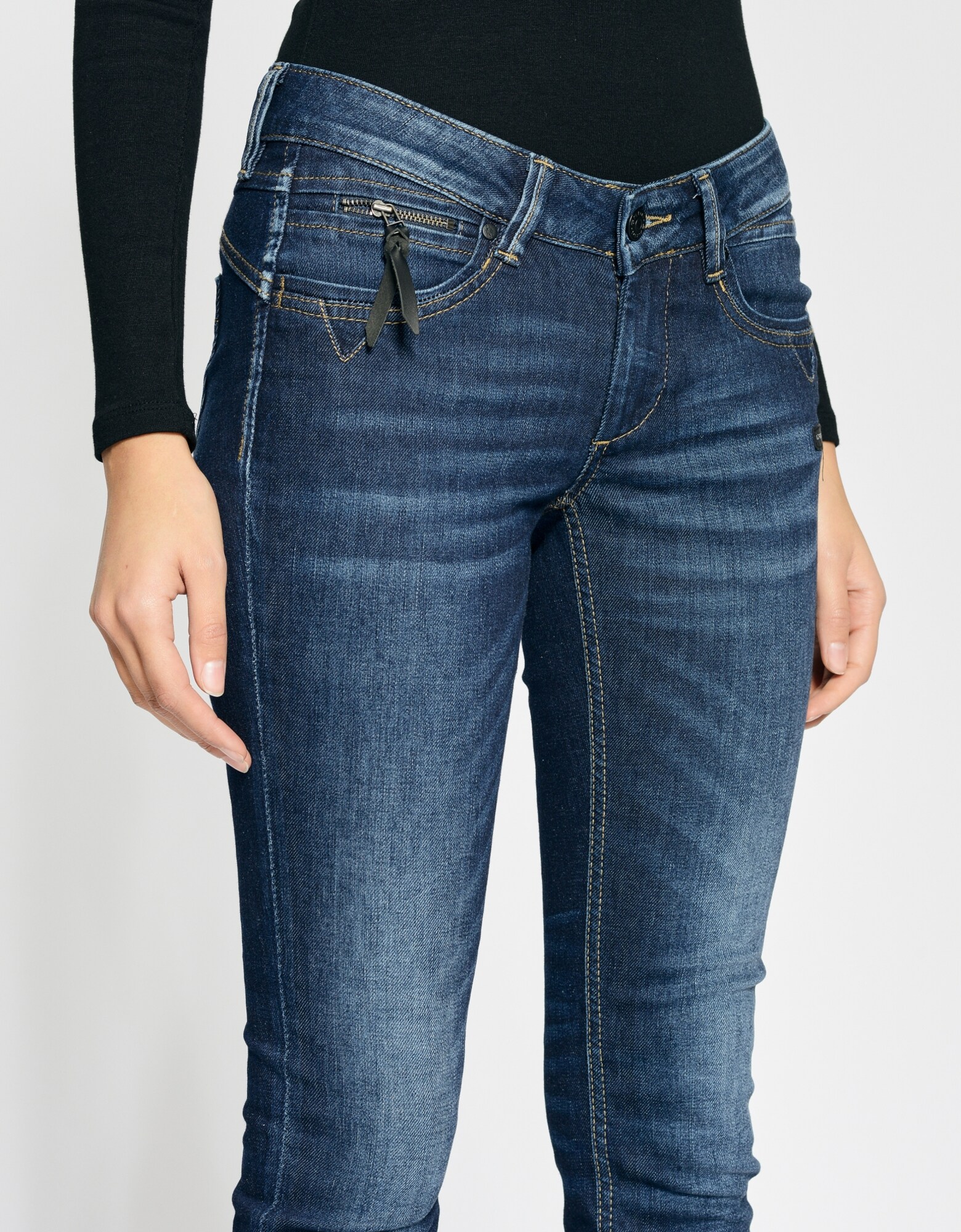 Thumbnail - Jeans '94NIKITA'