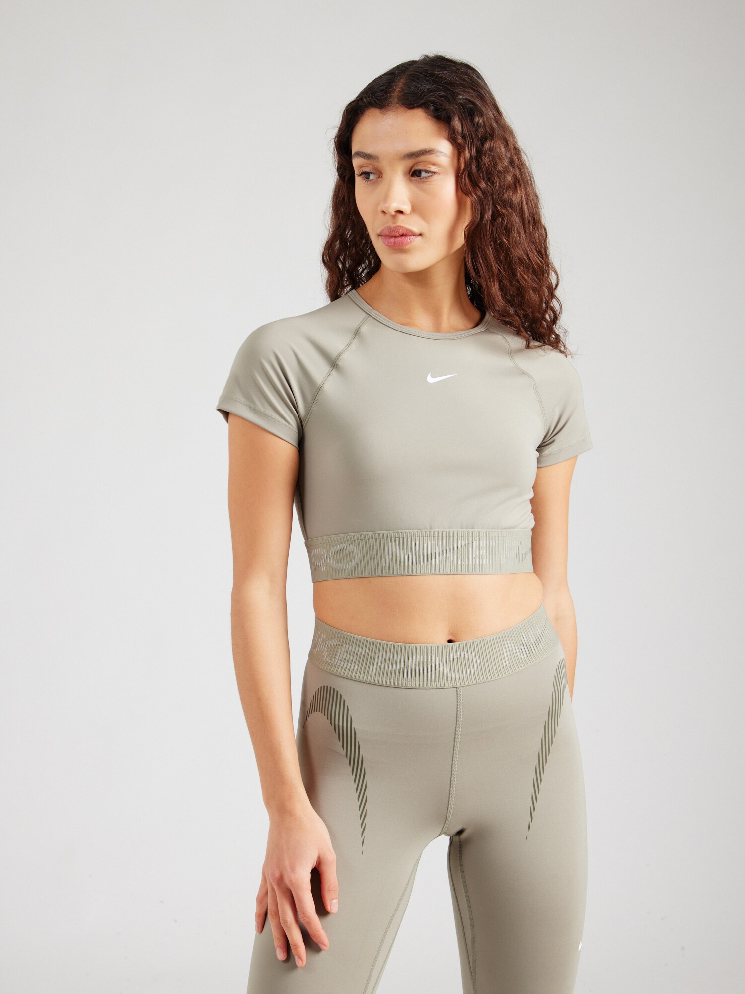NIKE Funkcionális felső  khaki / fehér termék 2. képe