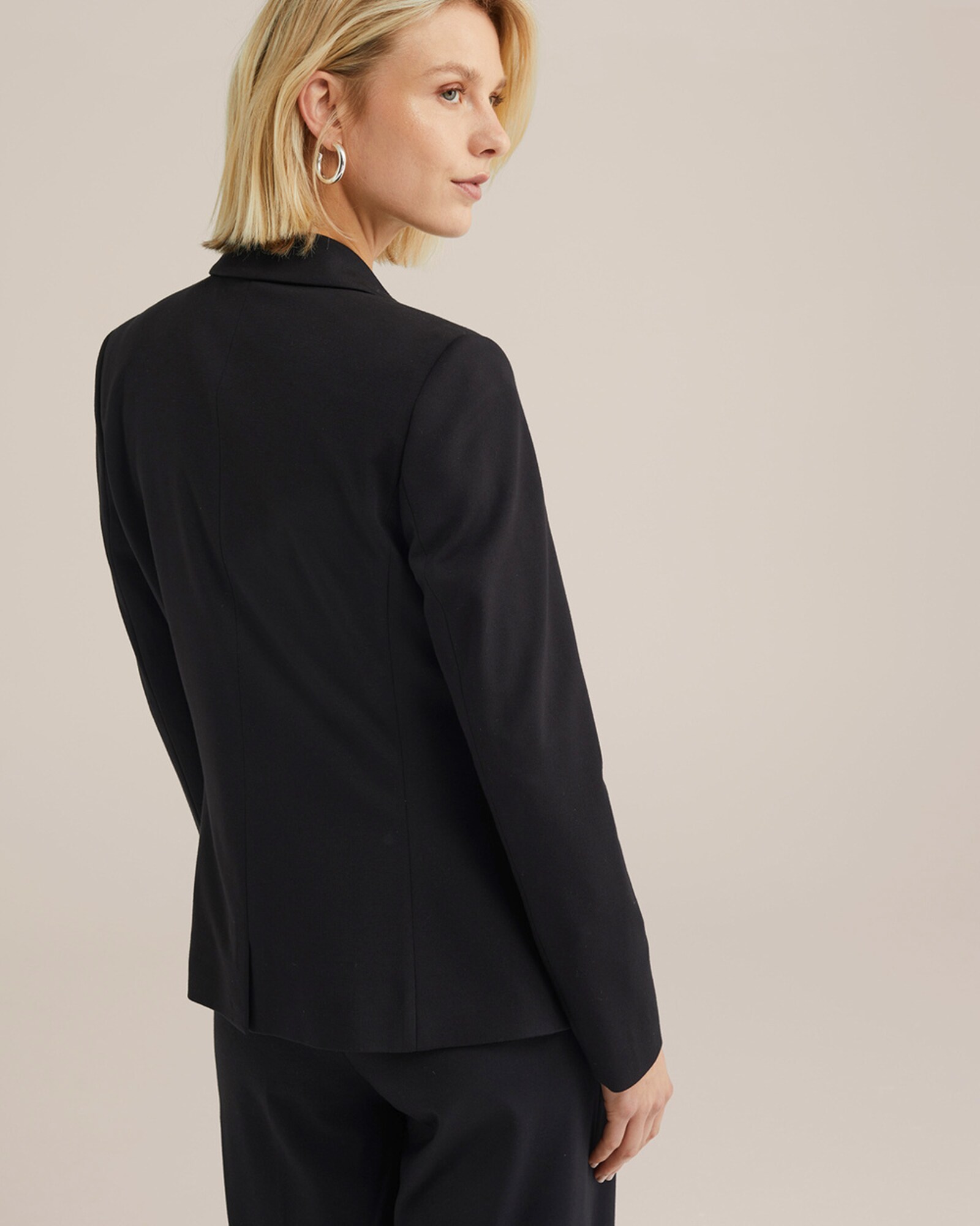 Thumbnail - Blazer