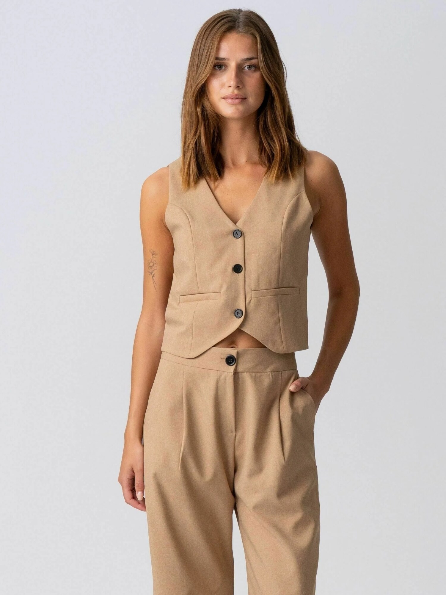 TEESHOPPEN Vestă ' Natalie '  maro
