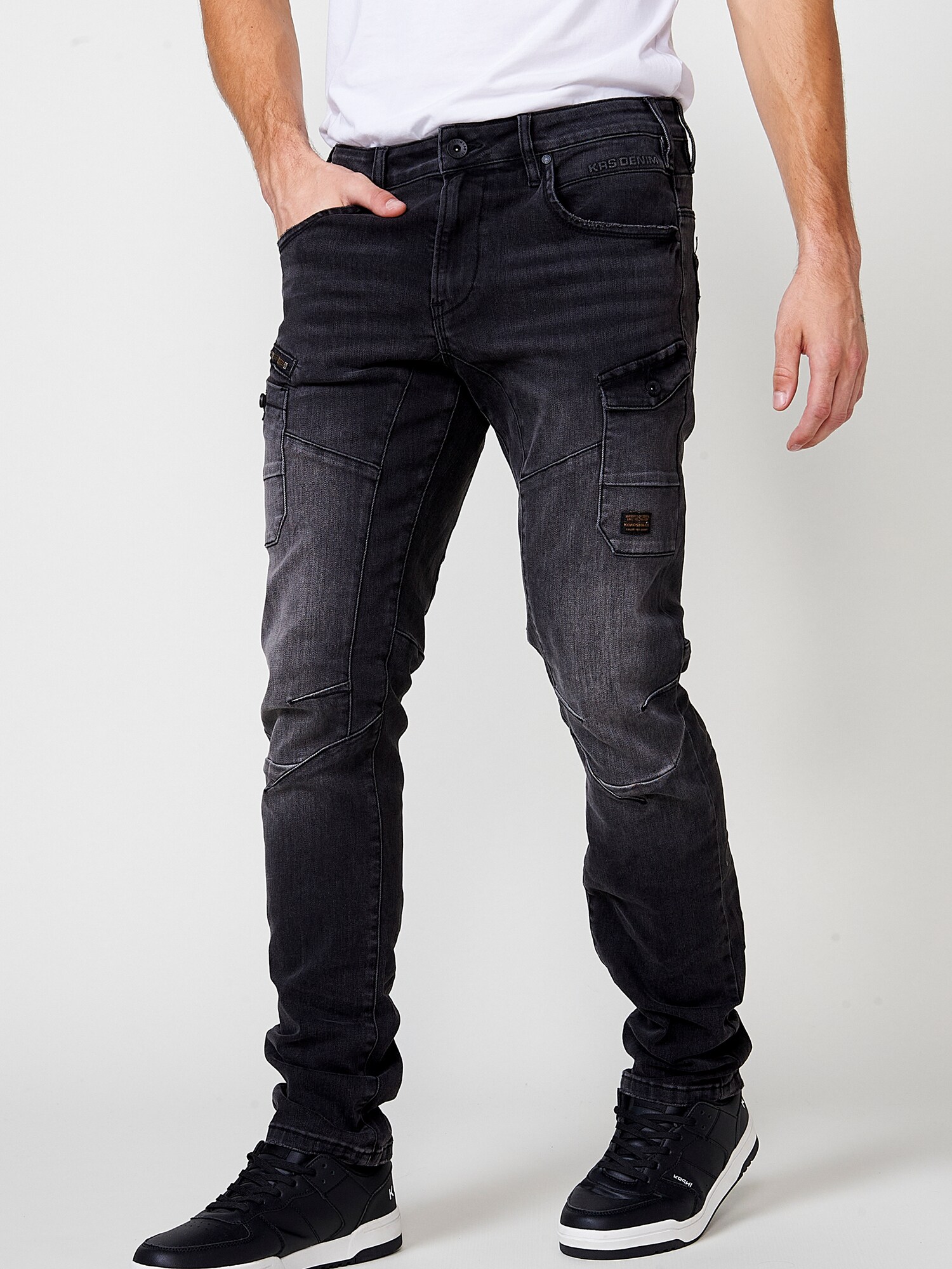 KOROSHI Rifľové kapsáče čierny denim (obrázok 3)