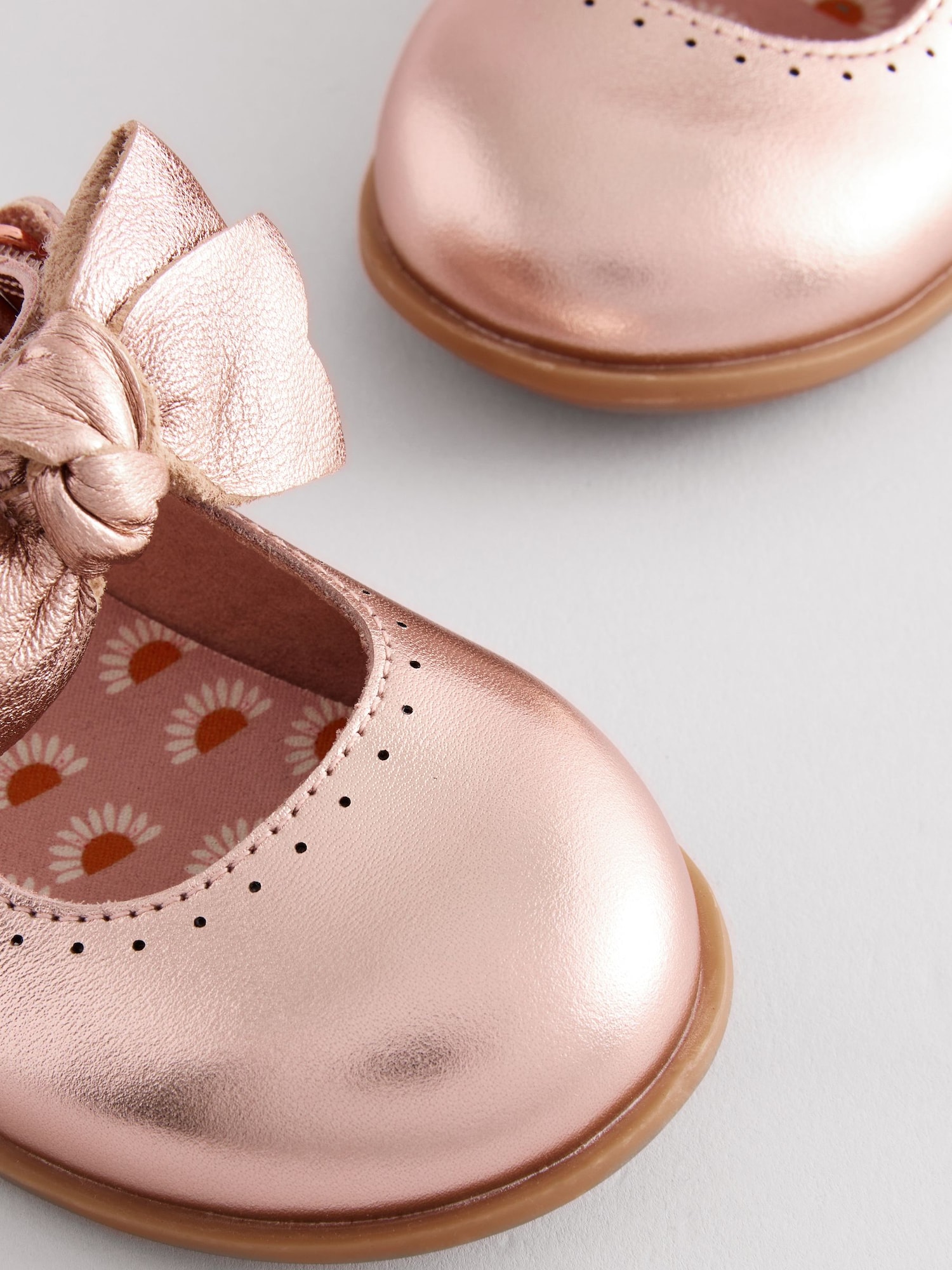 Thumbnail - Ballerina