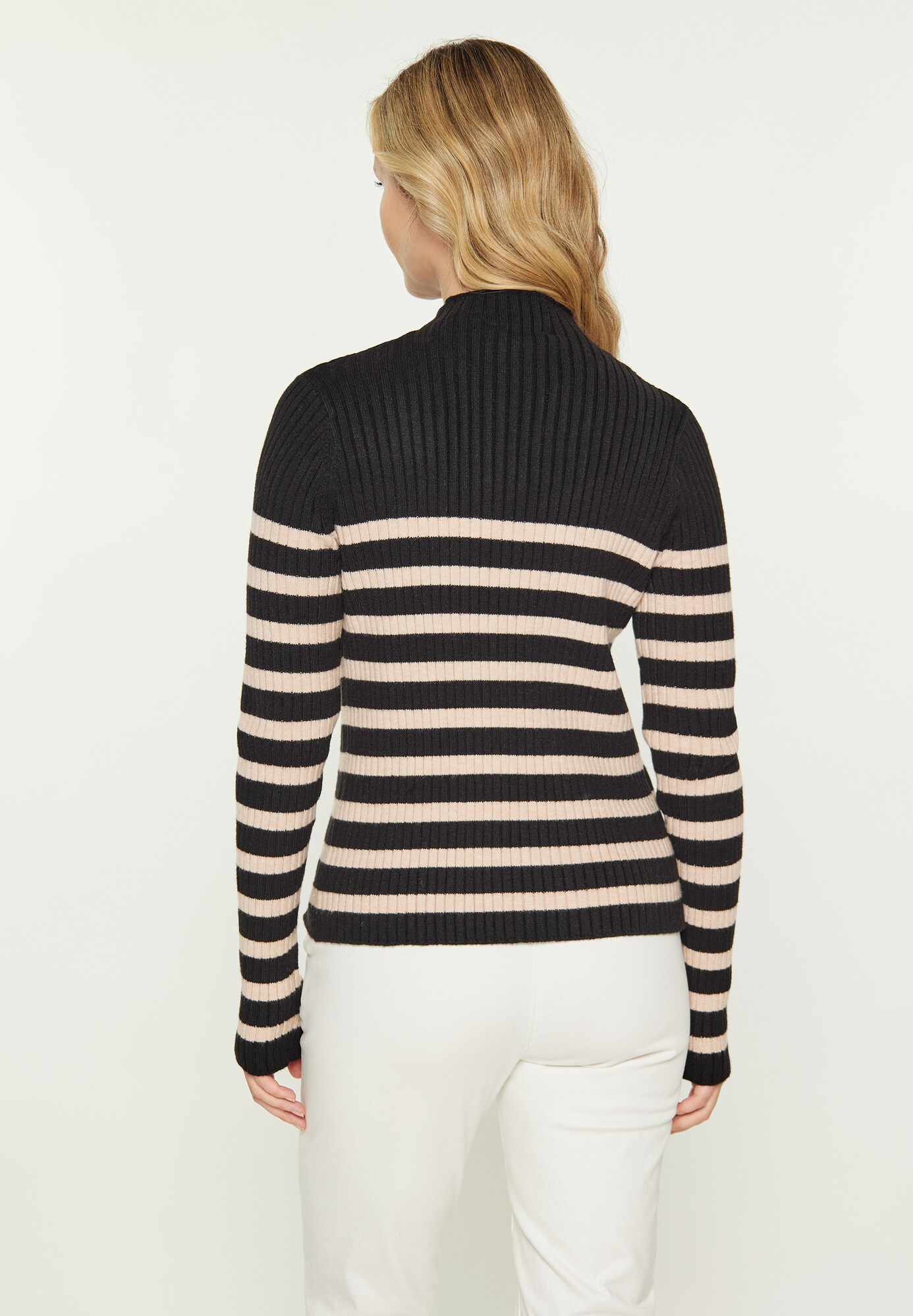 Thumbnail - usha BLUE LABEL Pullover Classic